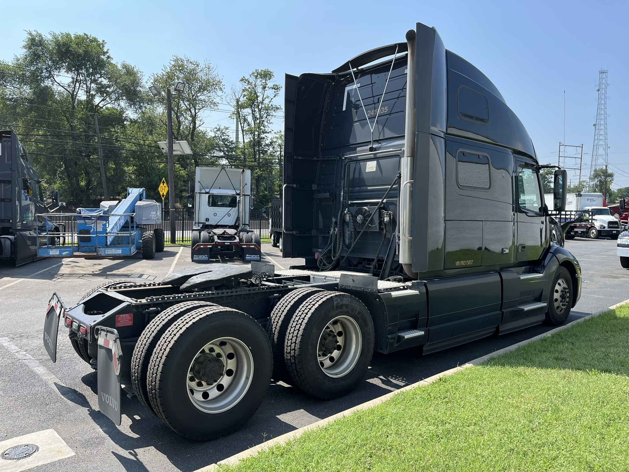 2024 Volvo VNL - image 4 of 6