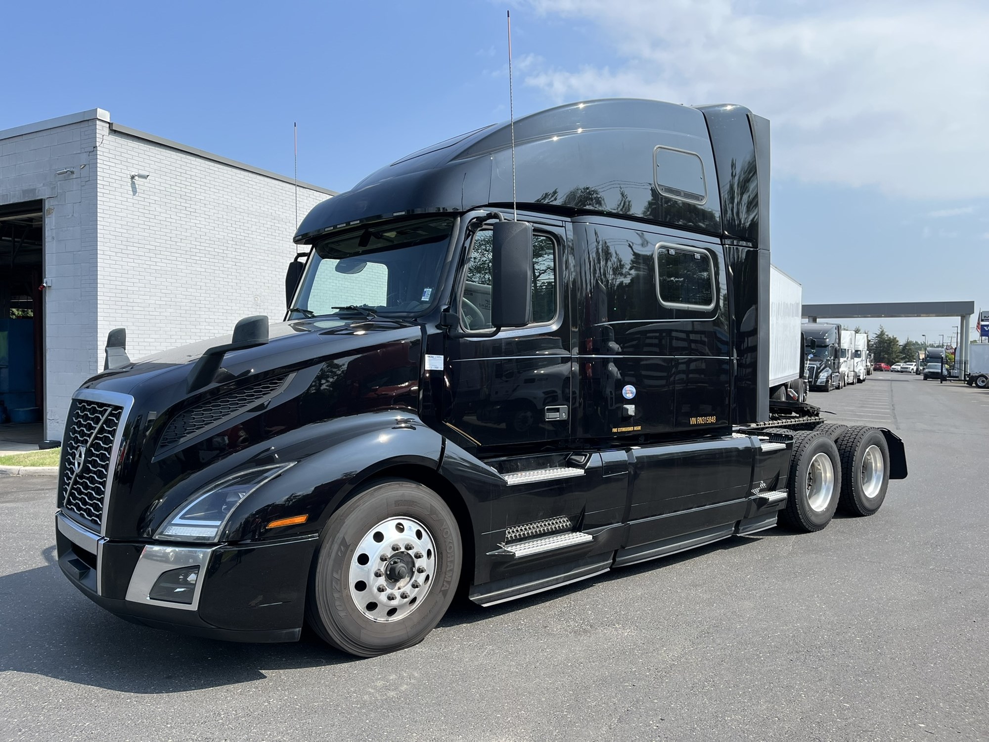 2024 Volvo VNL860 - image 1 of 6
