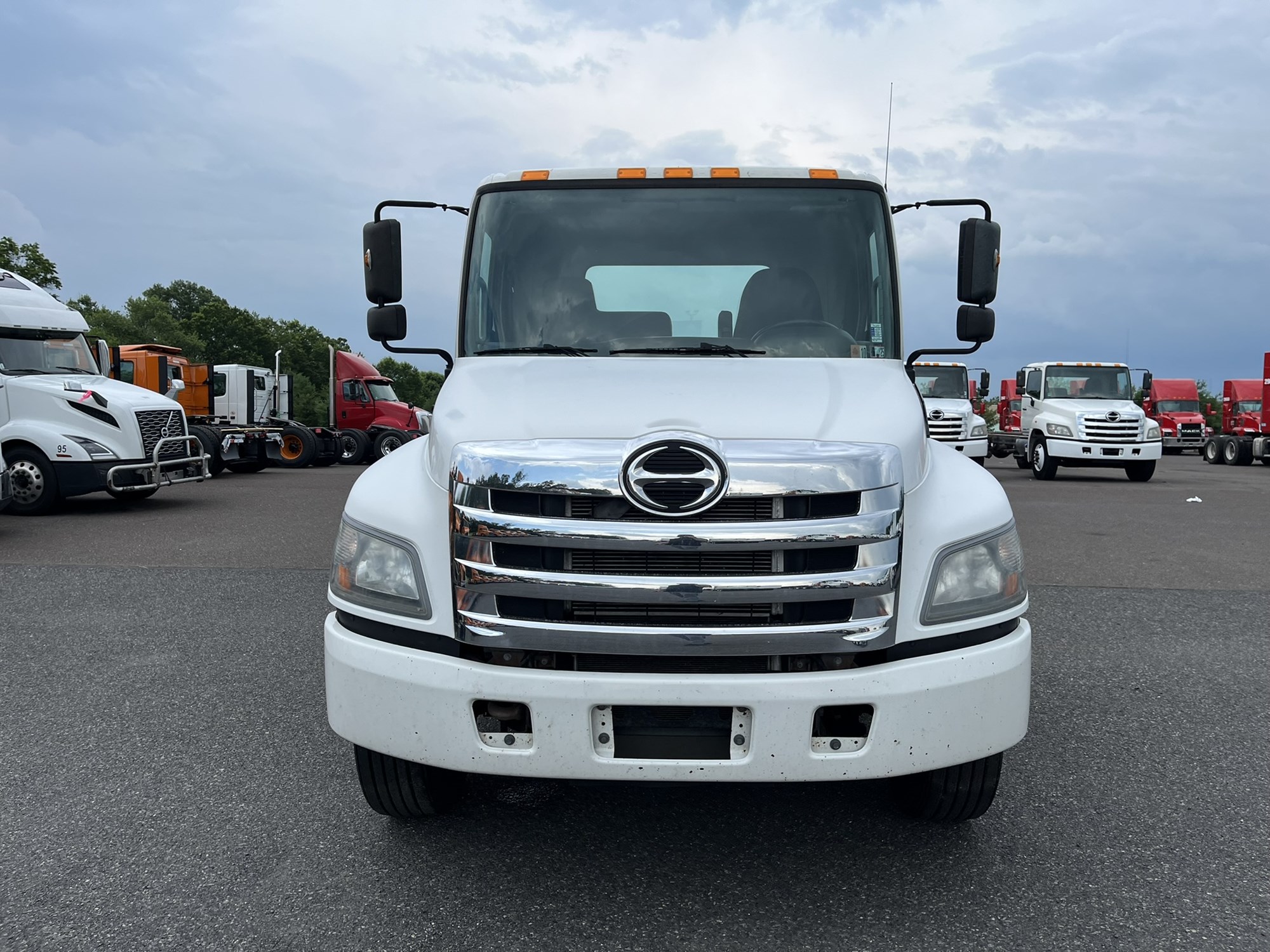 2018 HINO 338 - image 2 of 6