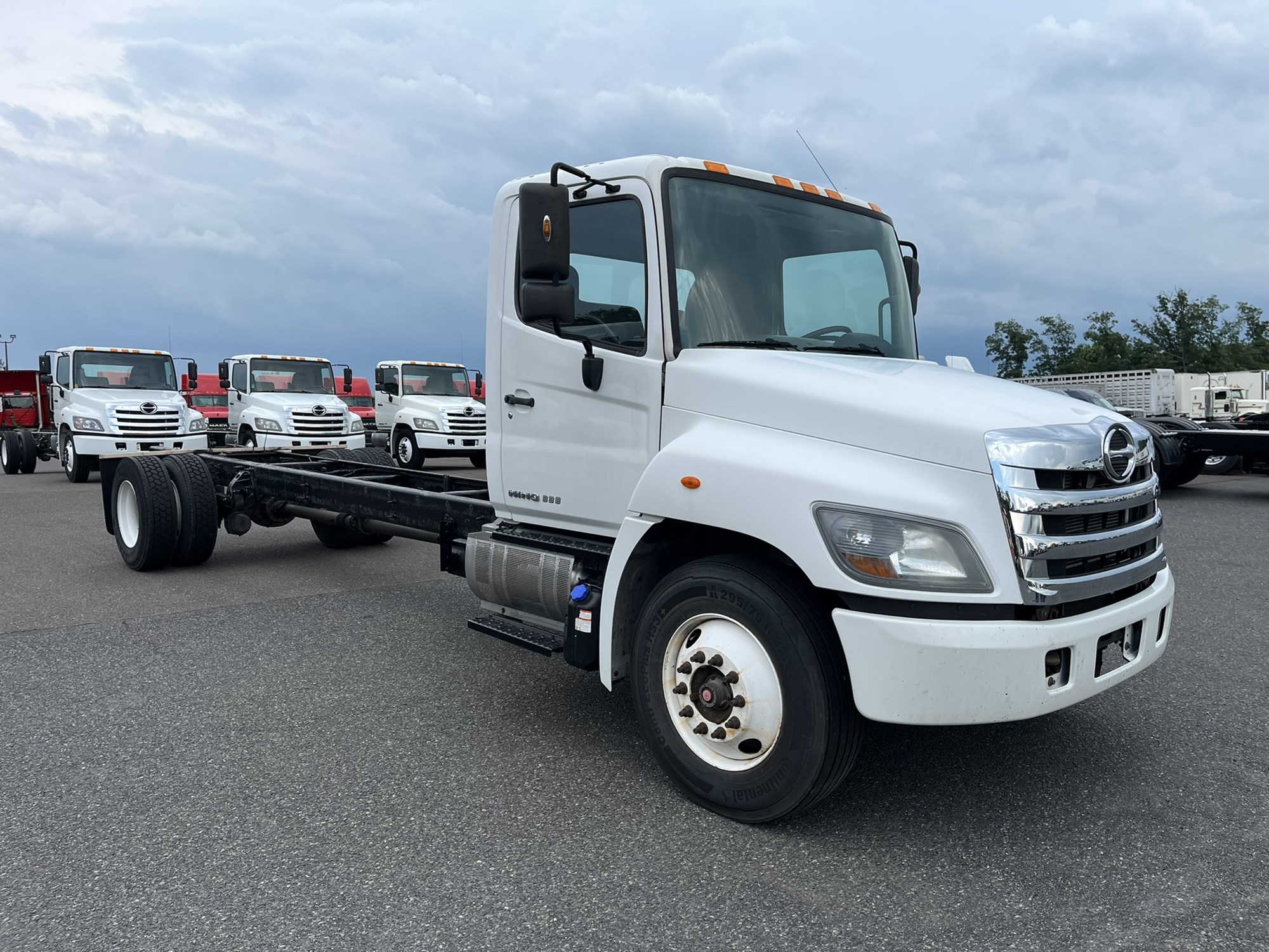 2018 HINO 338 - image 3 of 6