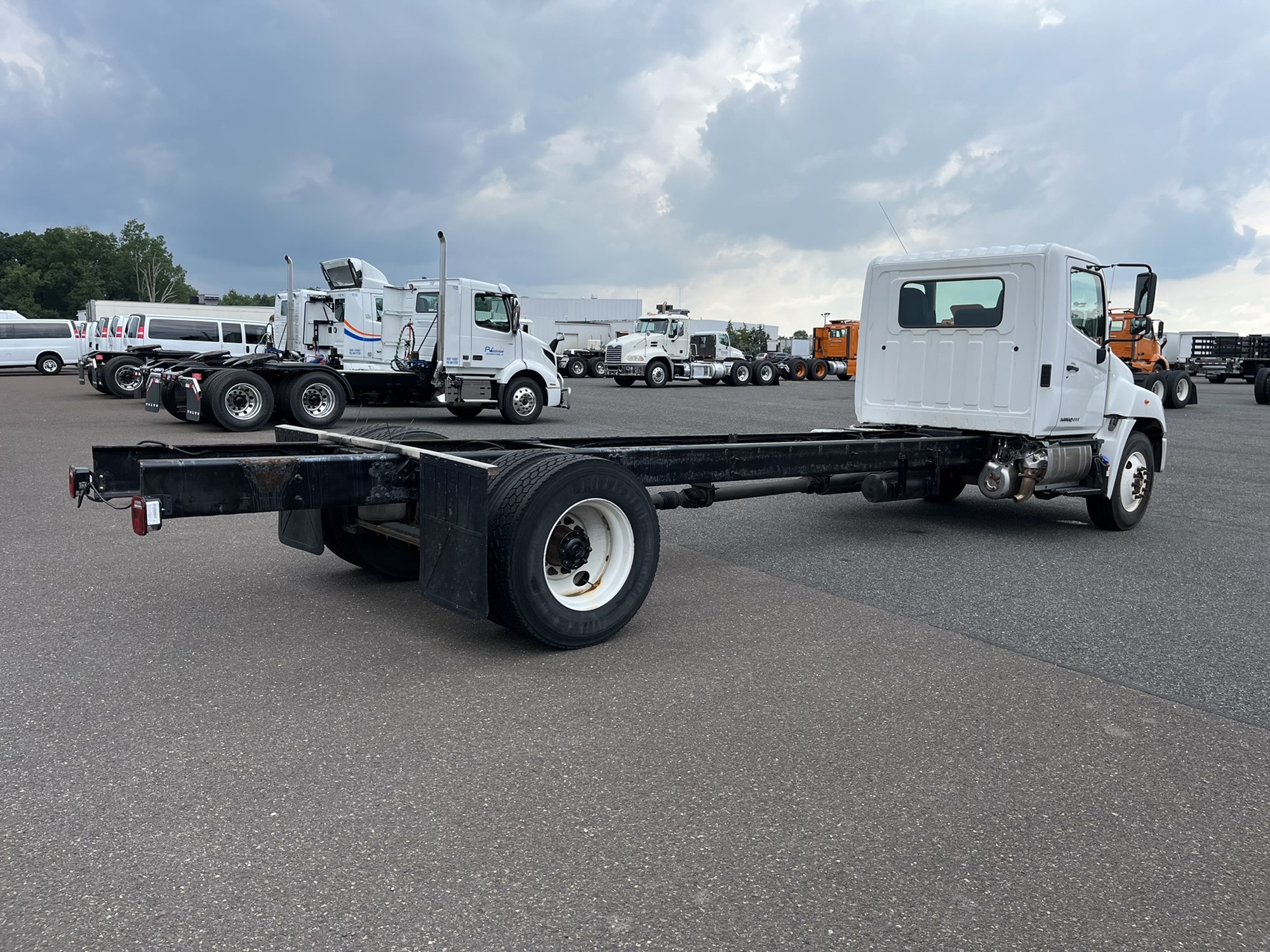 2018 HINO 338 - image 4 of 6