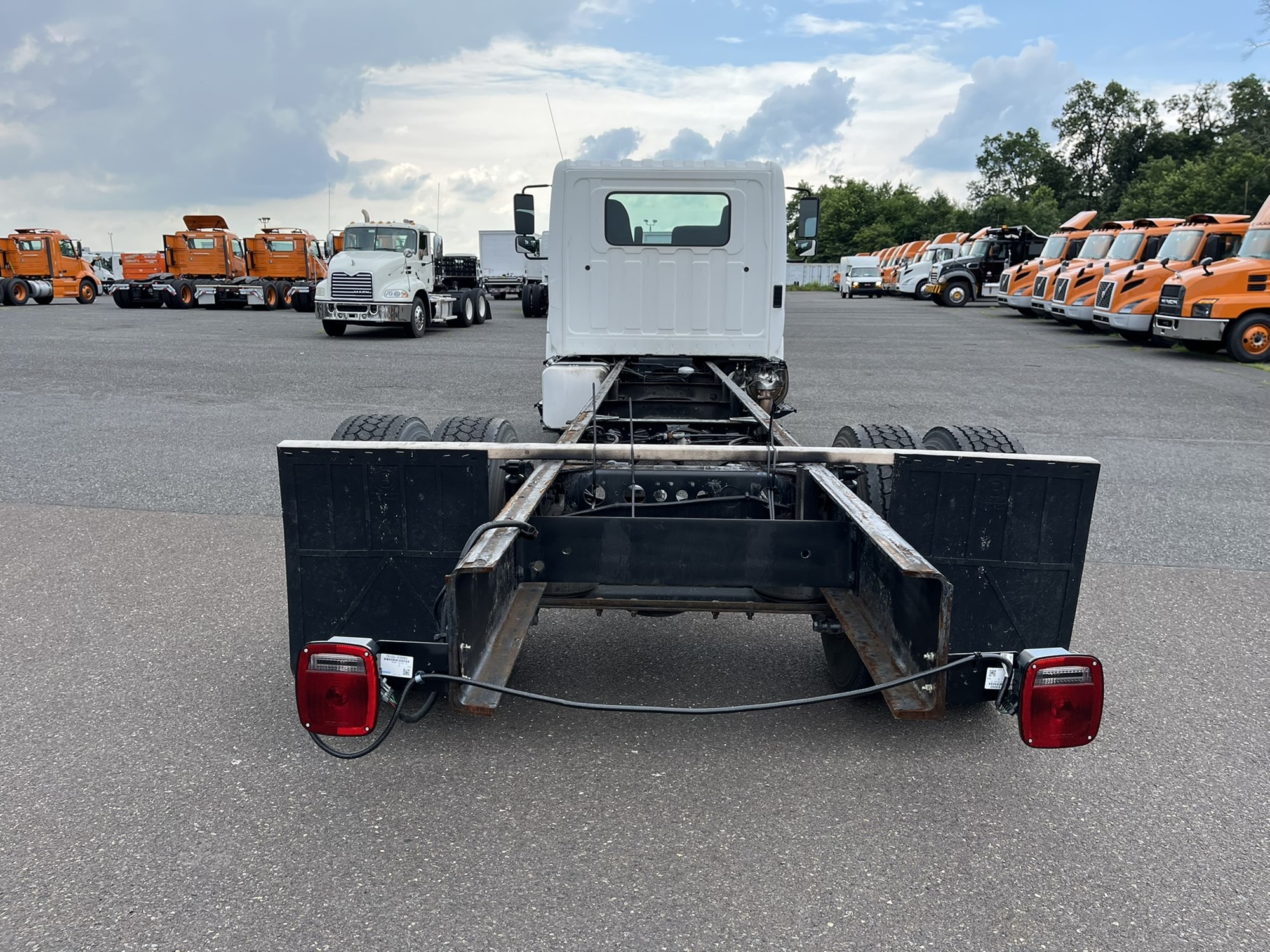 2018 HINO 338 - image 5 of 6