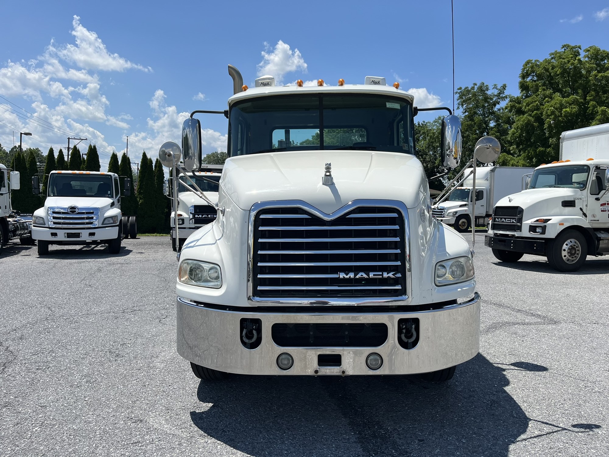 2015 MACK CXU613 - image 2 of 6