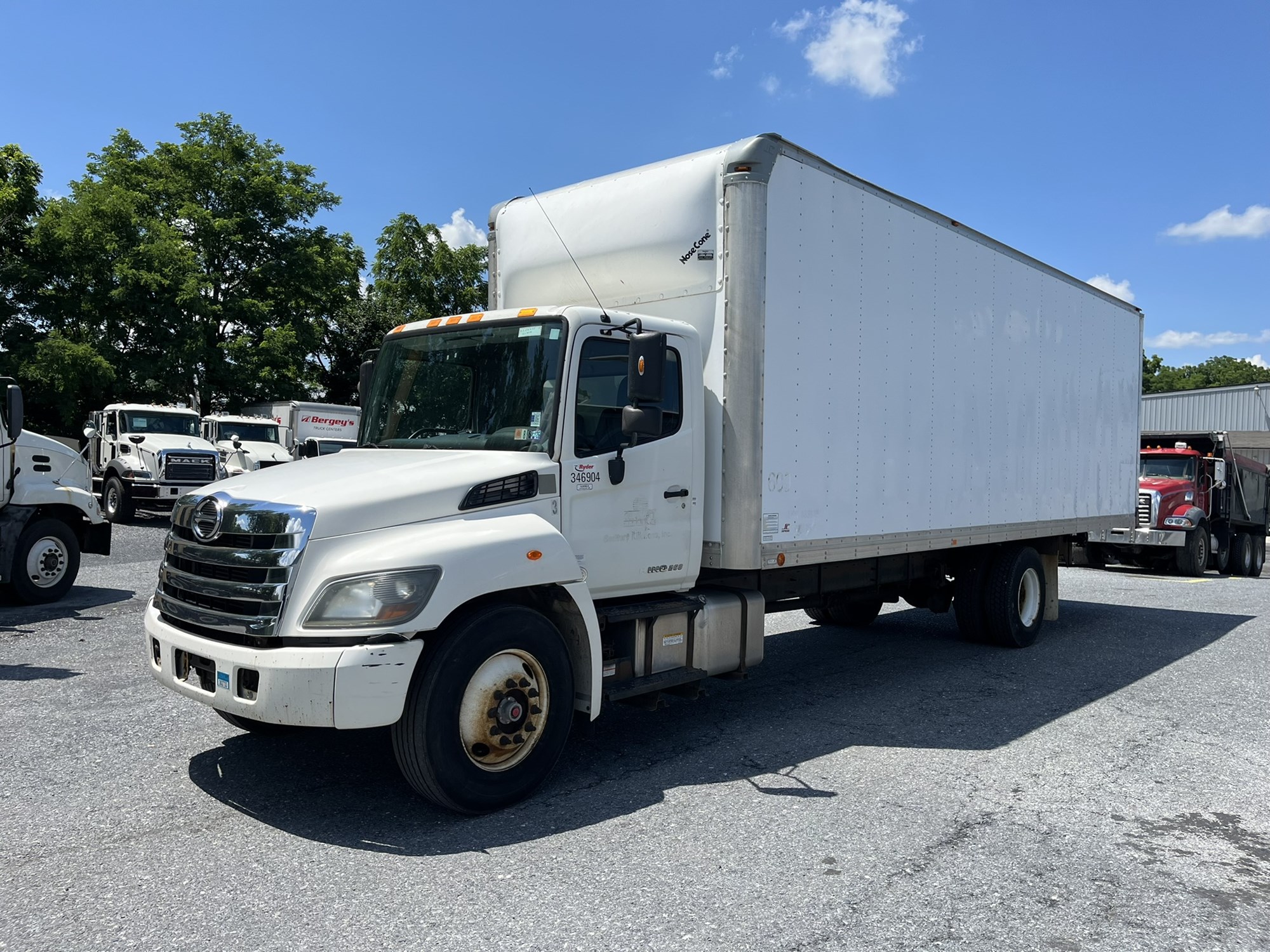 2014 HINO 268A - image 1 of 6