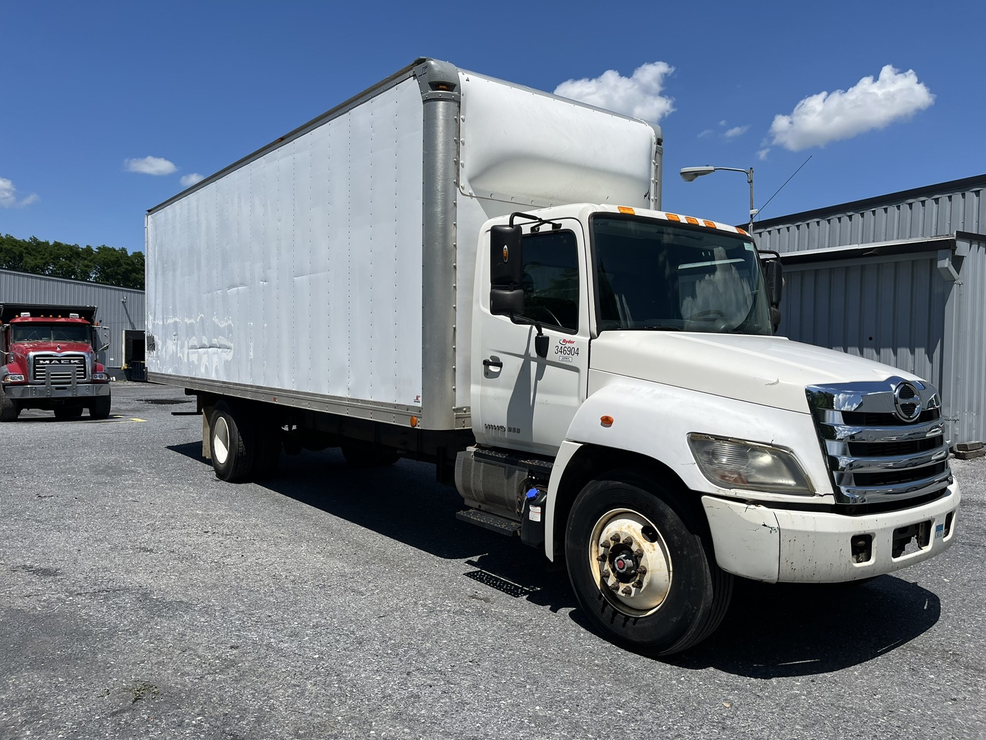 2014 HINO 268A - image 3 of 6