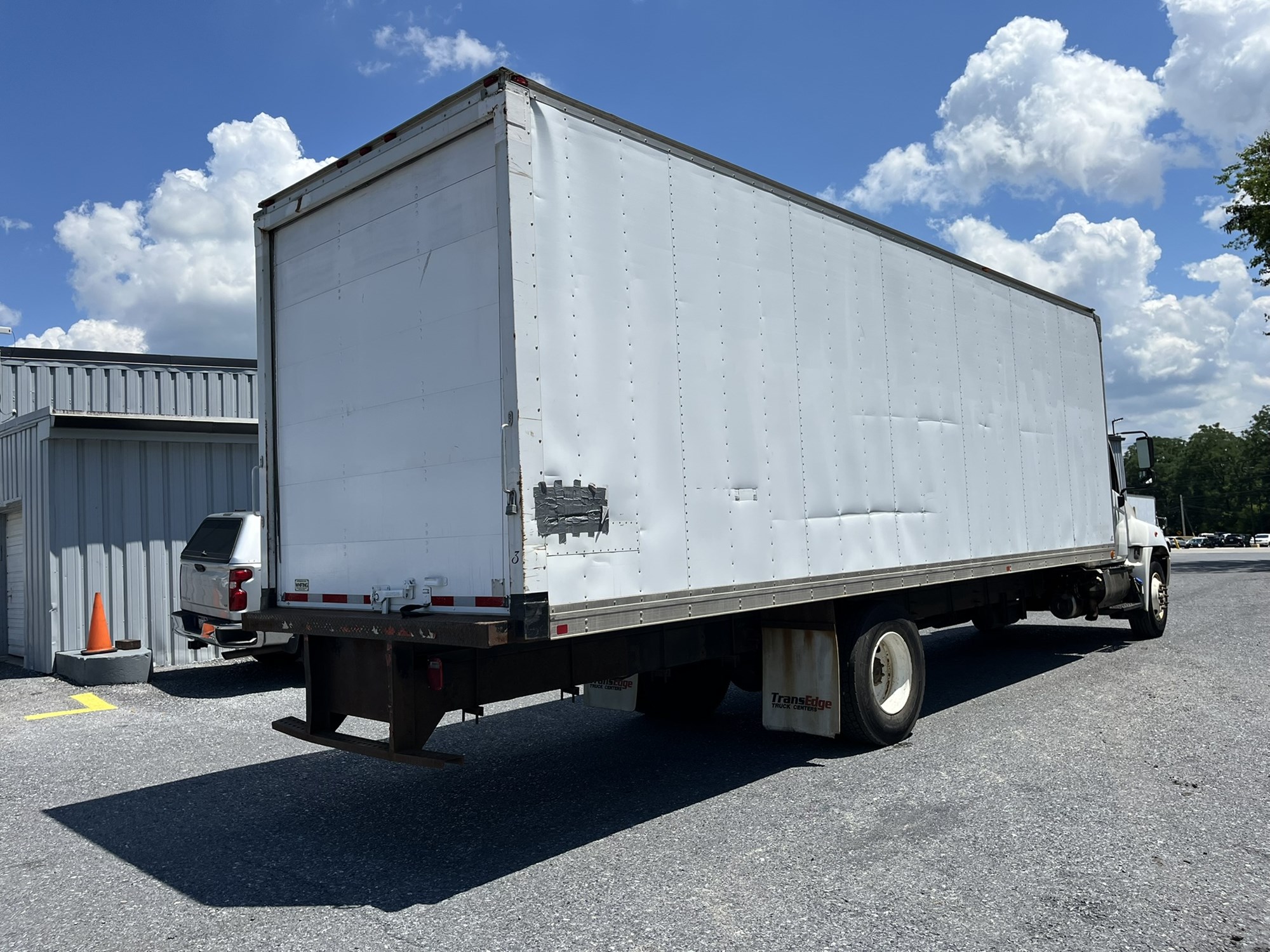 2014 HINO 268A - image 4 of 6