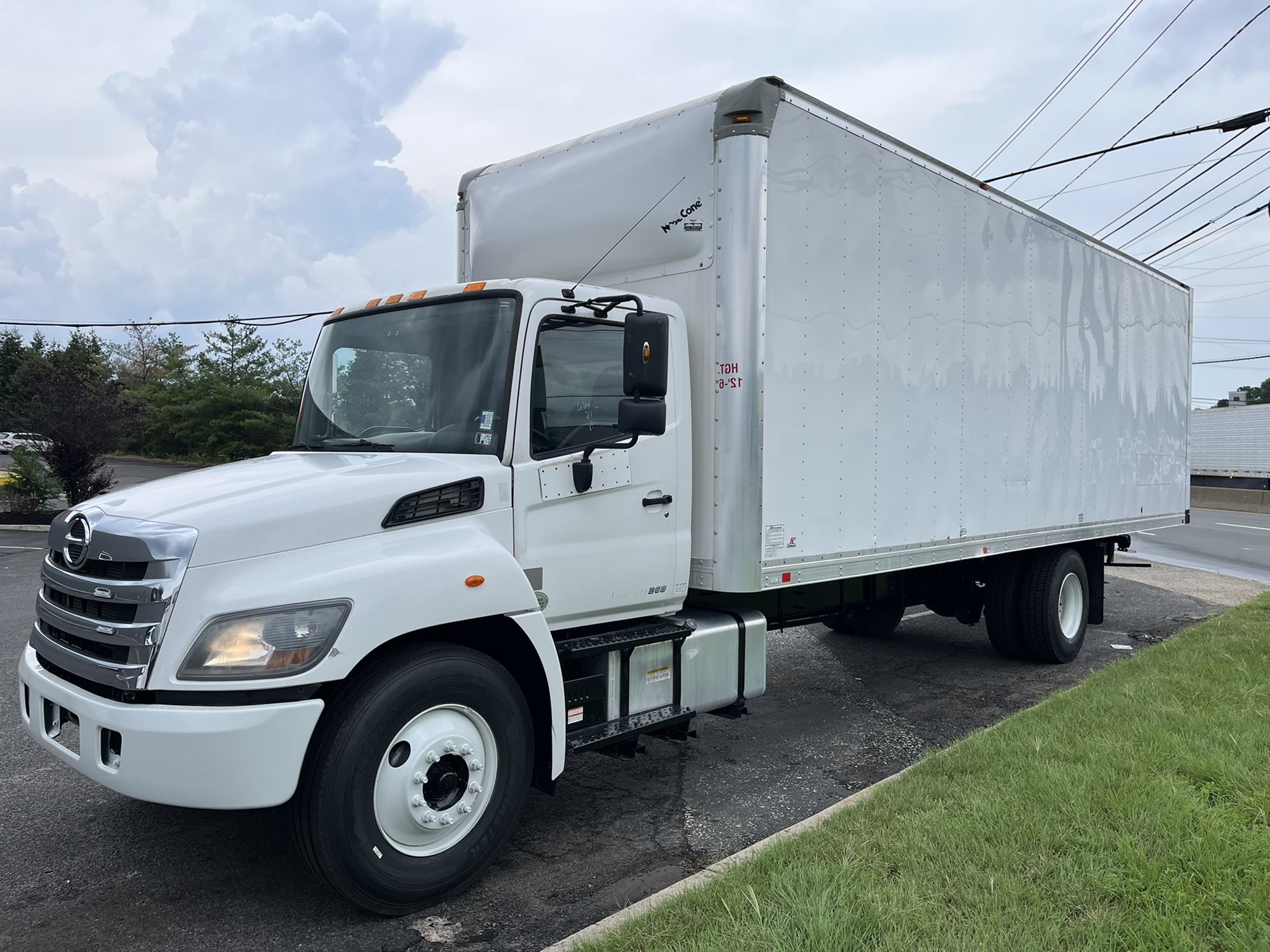 2016 HINO 268A - image 1 of 6
