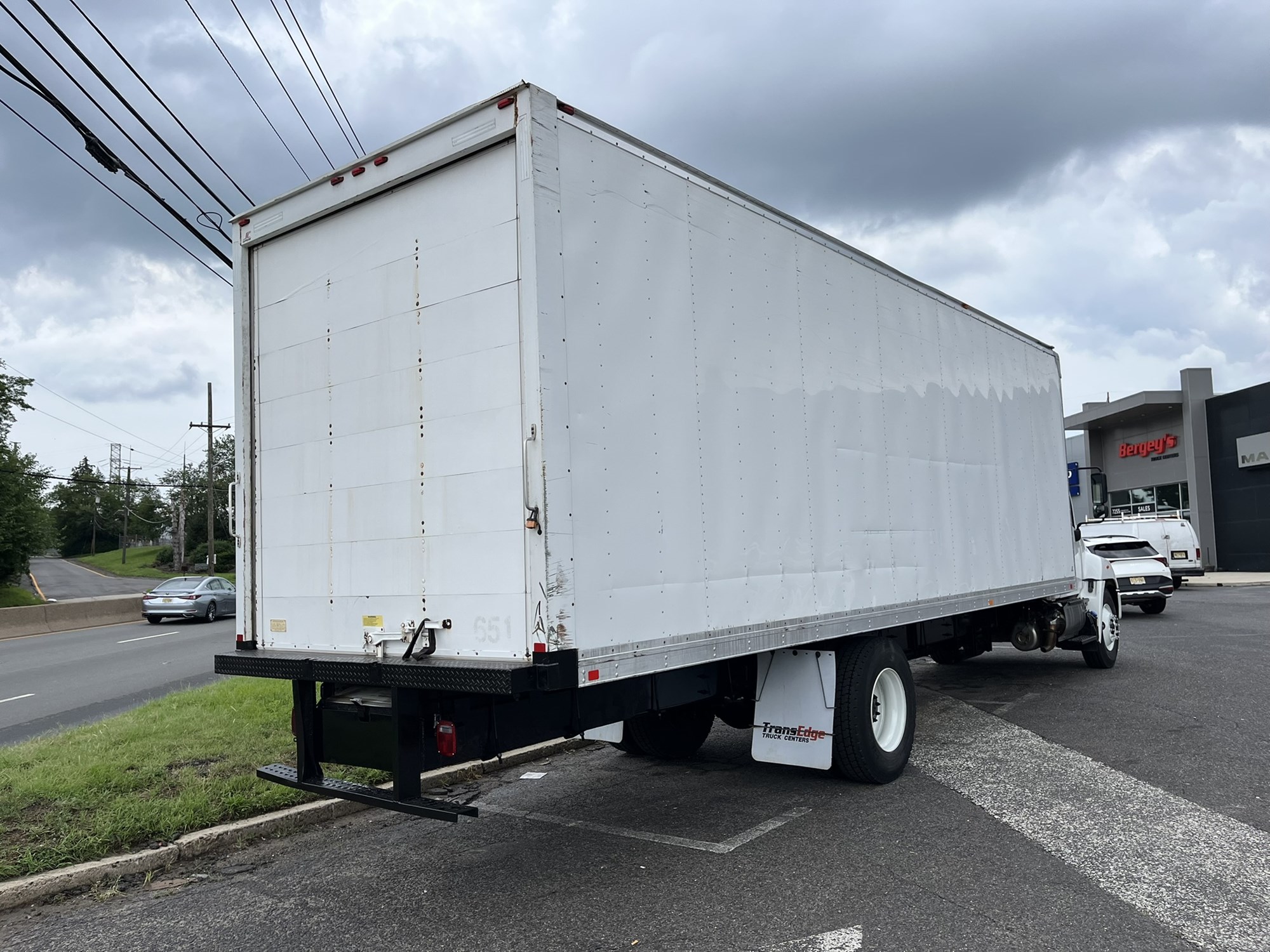 2016 HINO 268A - image 4 of 6