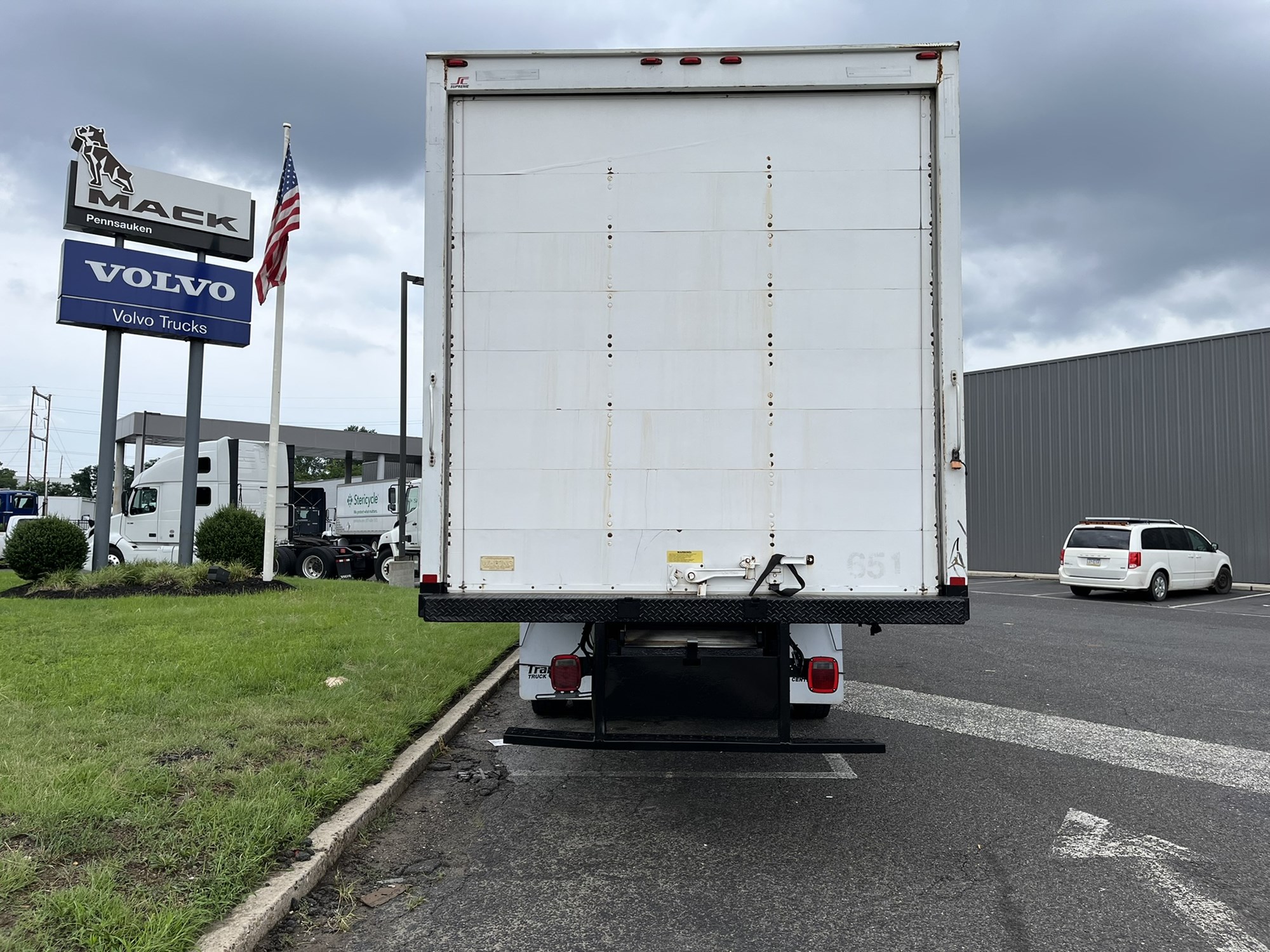 2016 HINO 268A - image 5 of 6