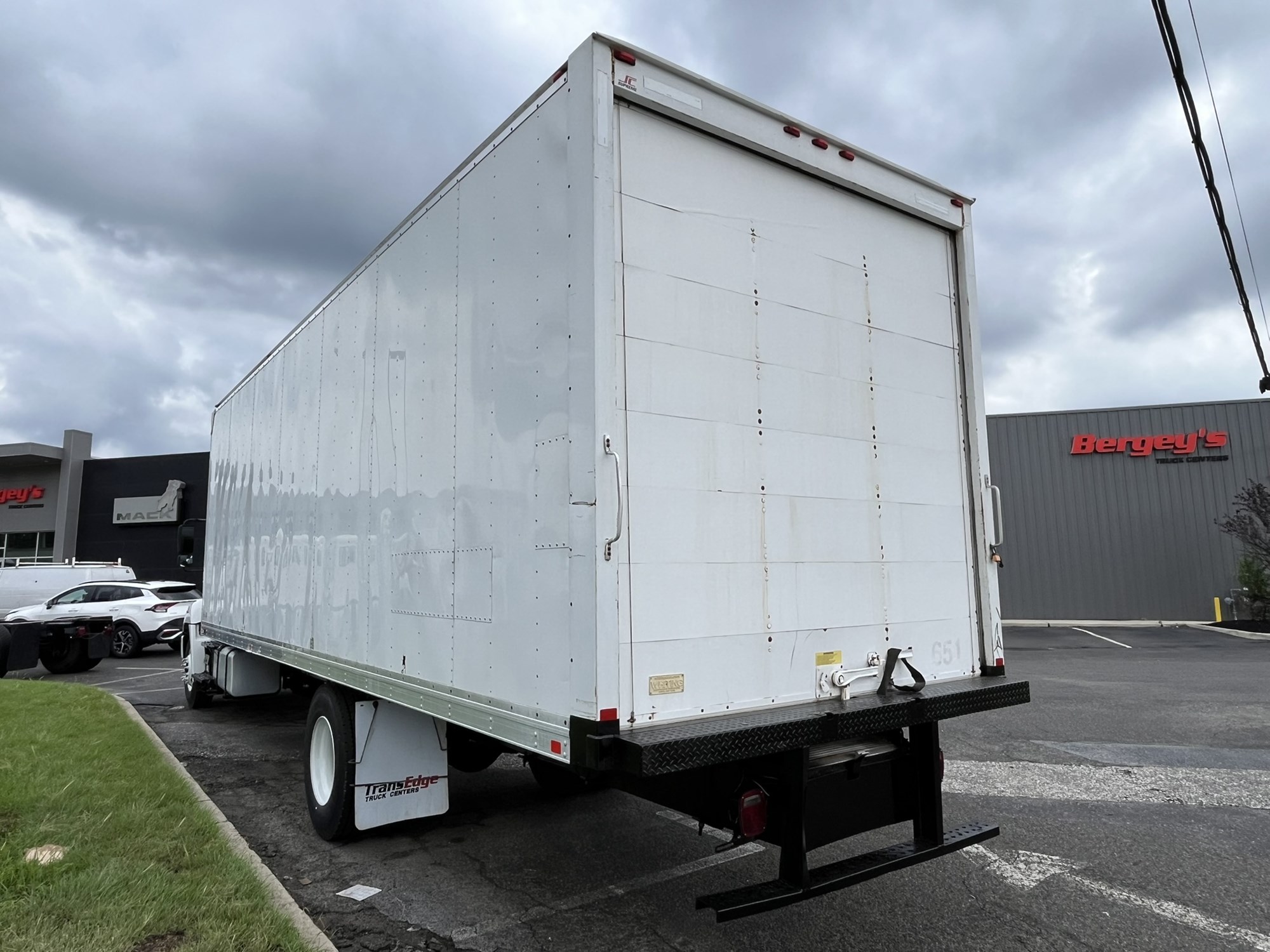 2016 HINO 268A - image 6 of 6