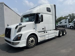 2018 VOLVO VNL670 1000996-01