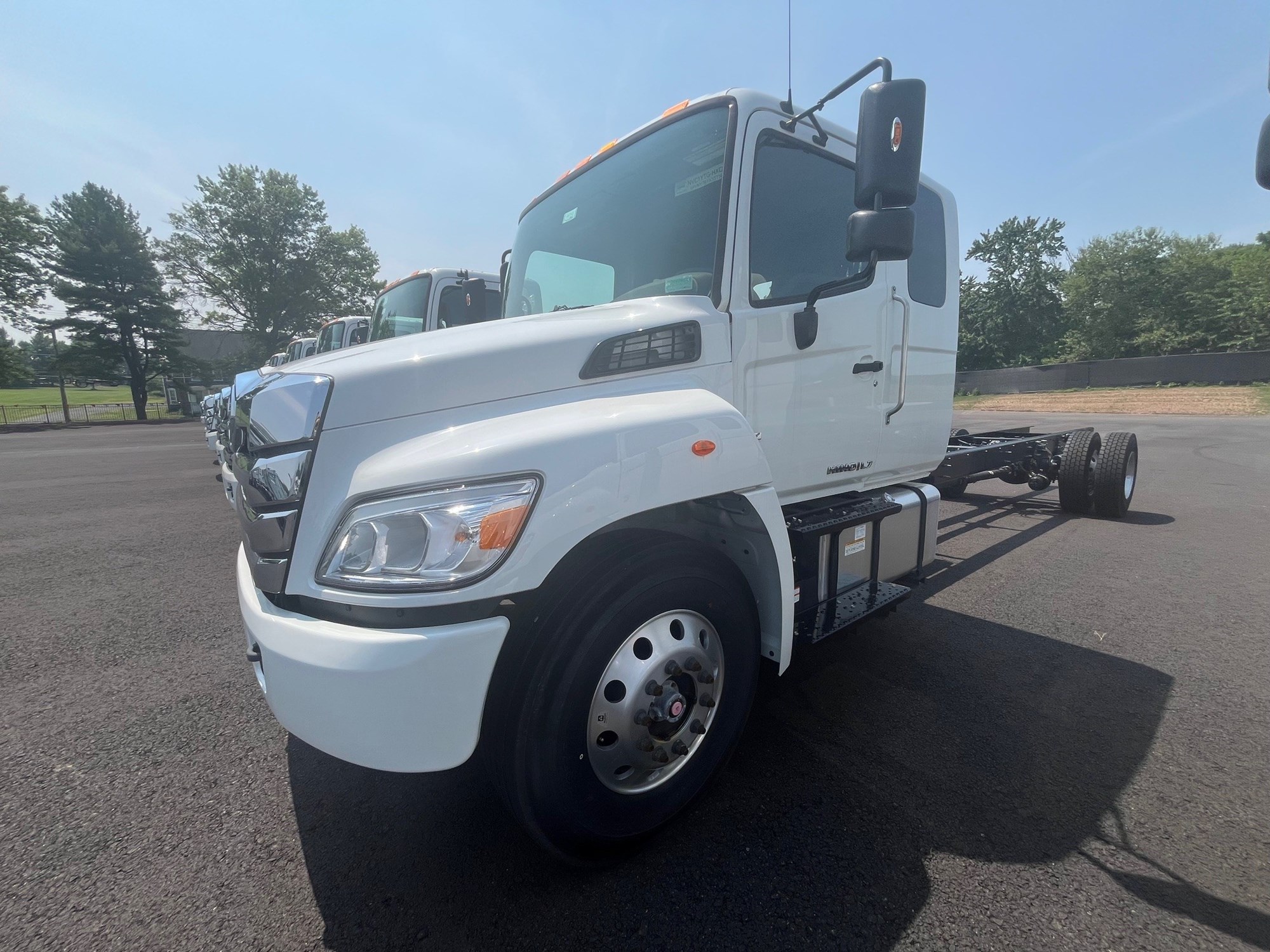 2025 HINO L7 - image 1 of 3