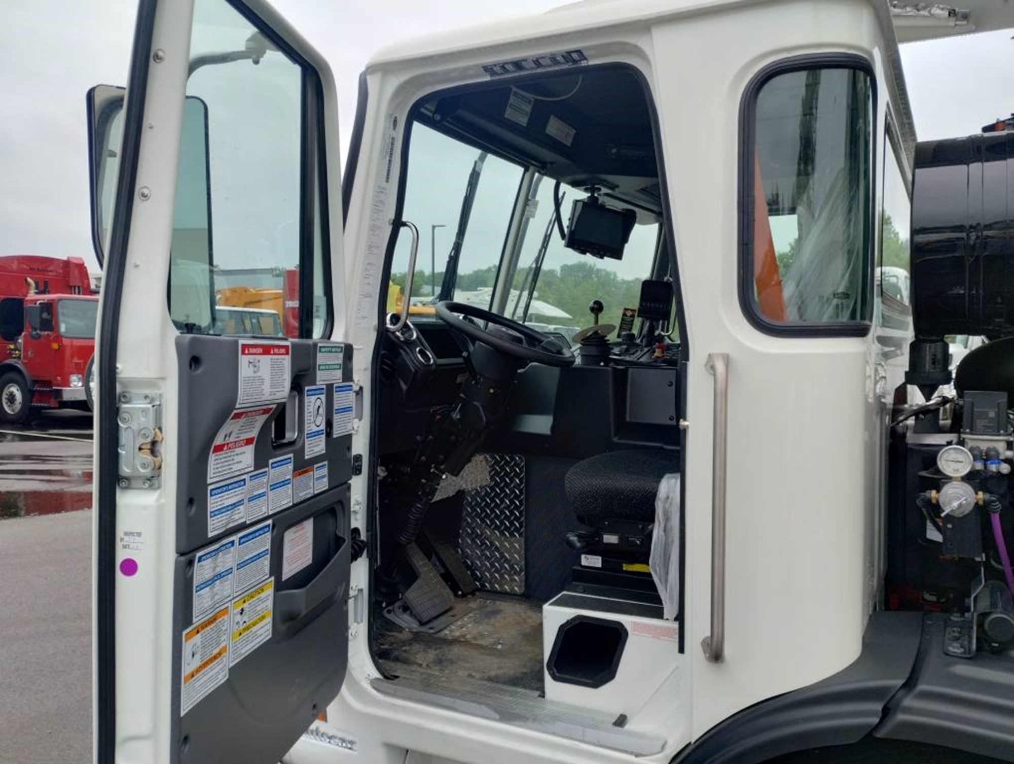 2024 AUTOCAR ACX64 - image 6 of 6