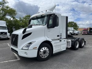 2020 VOLVO VNR 1058955-01