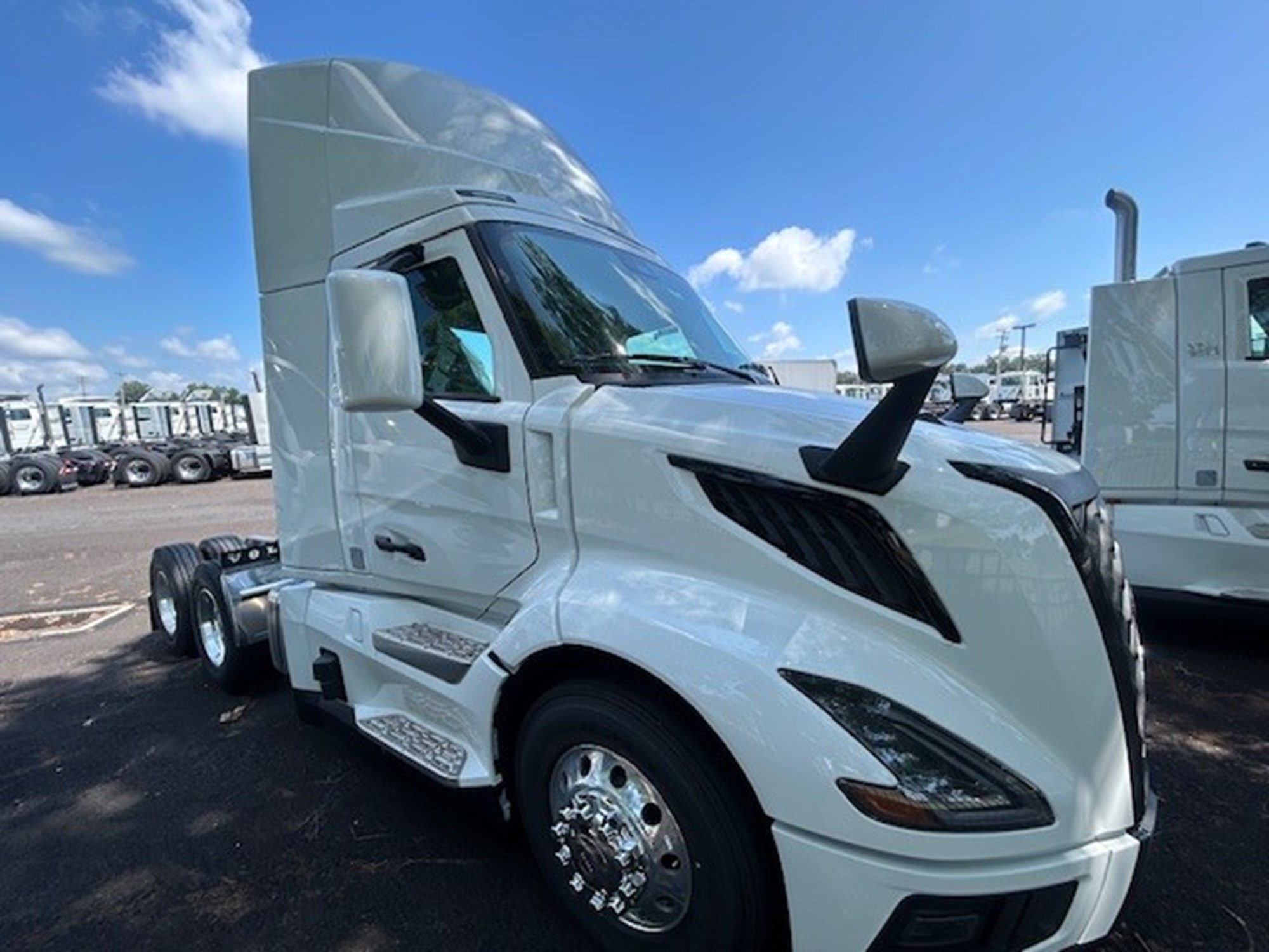 2025 VOLVO New VNL64T300 - image 6 of 6