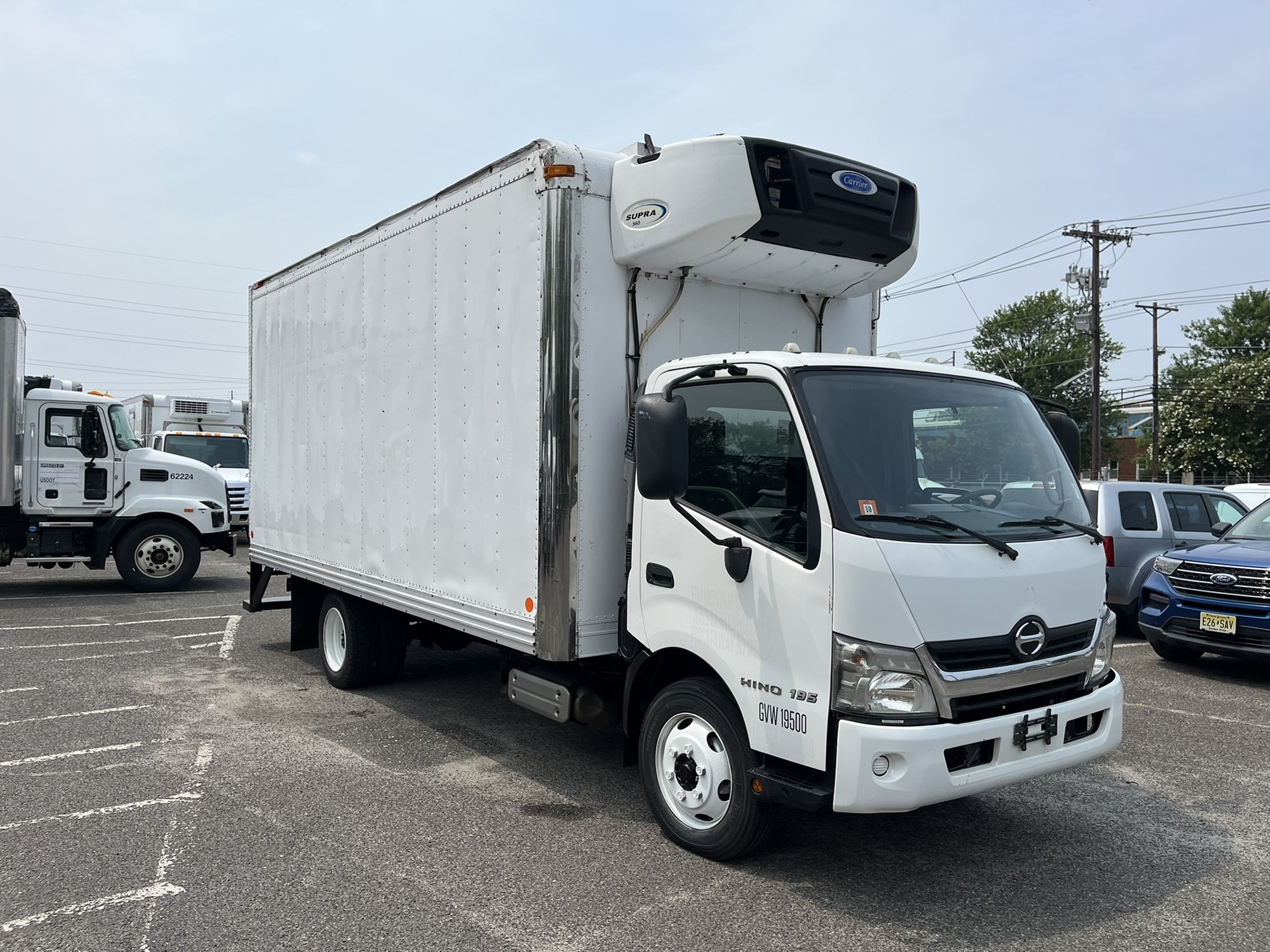 2019 HINO 195 - image 3 of 6