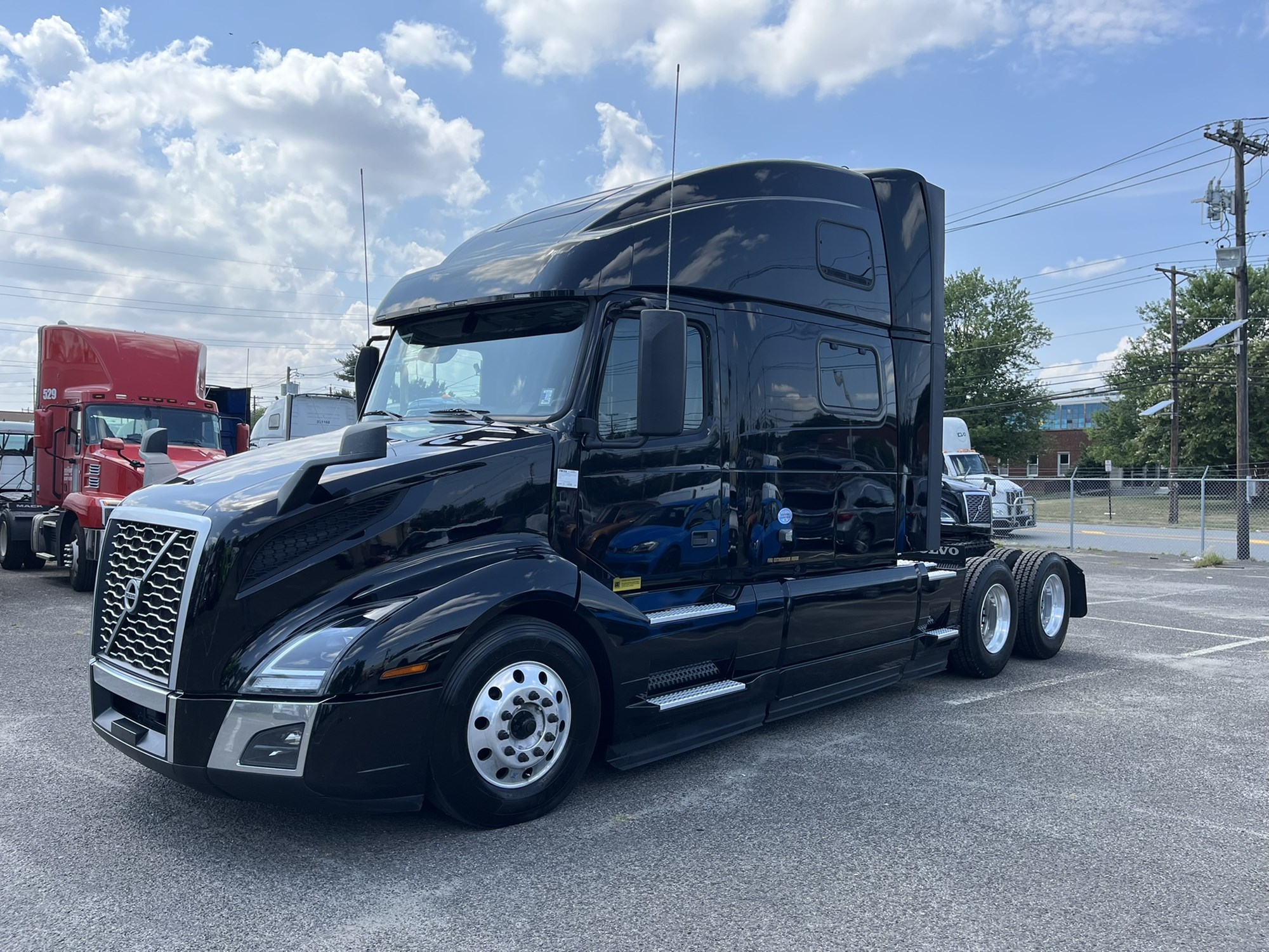 2024 VOLVO VNL860 - image 1 of 6