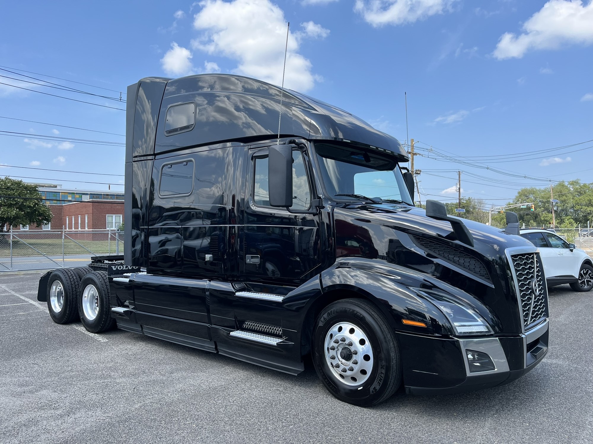 2024 VOLVO VNL860 - image 3 of 6