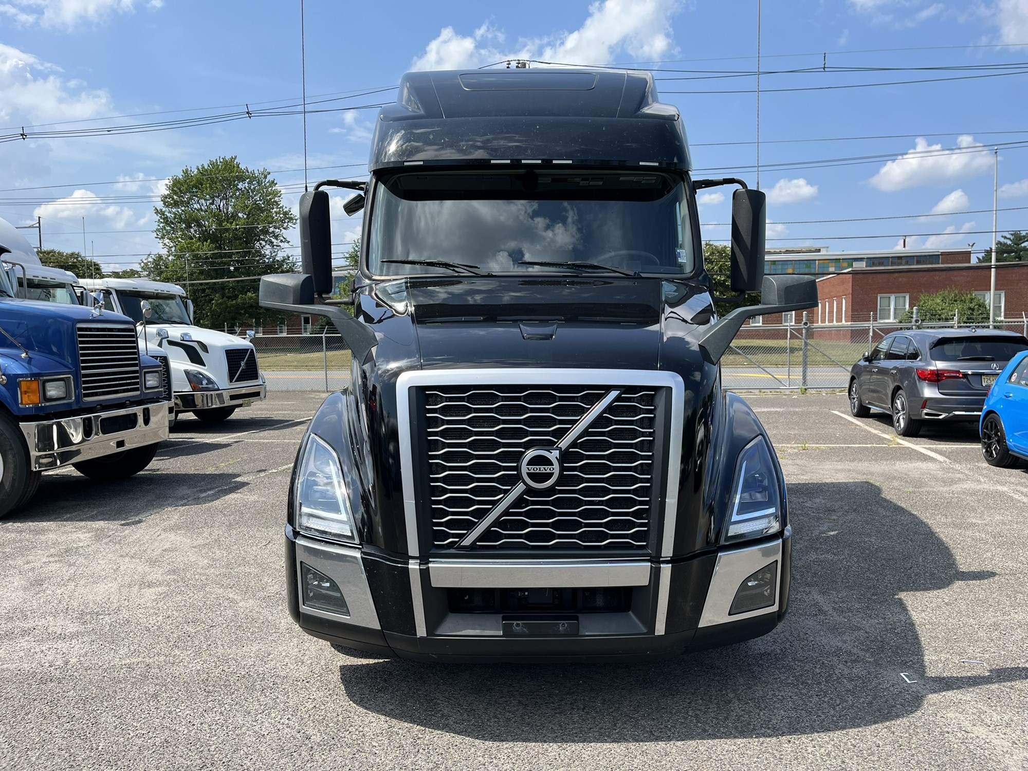 2024 VOLVO VNL860 - image 2 of 6