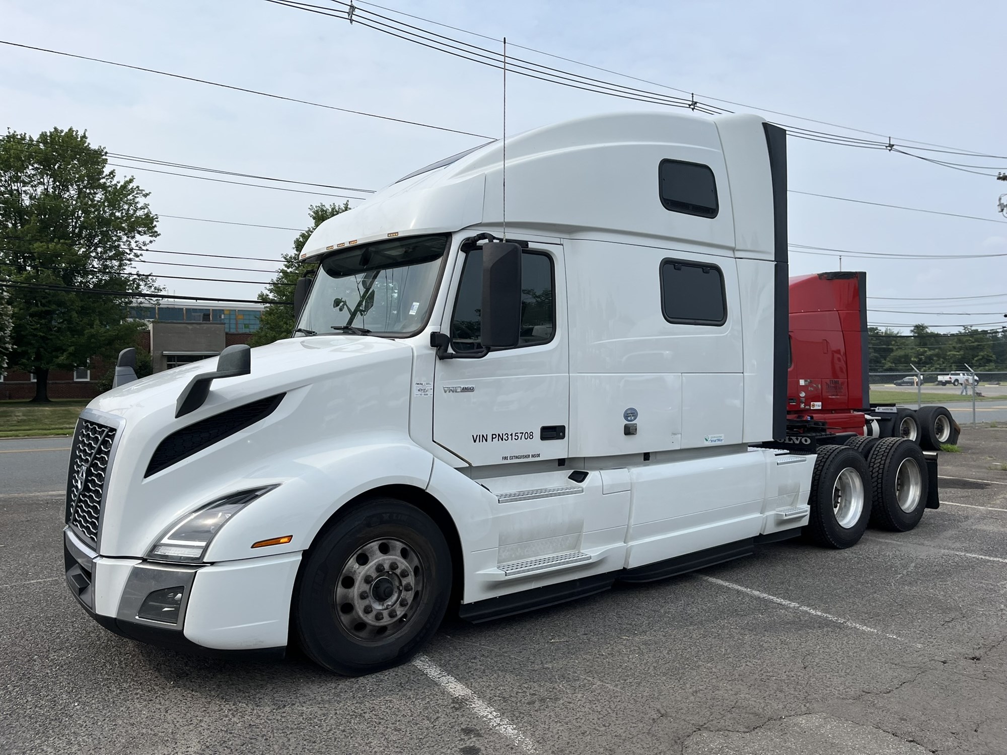 2023 VOLVO VNL860 - image 1 of 6