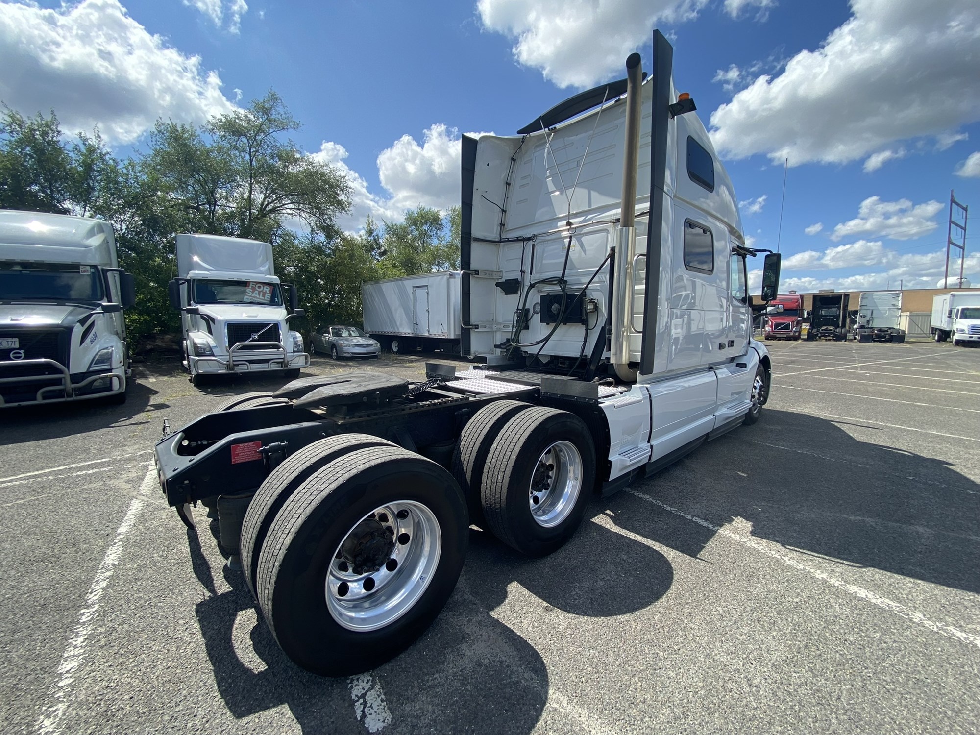 2023 VOLVO VNL860 - image 5 of 6