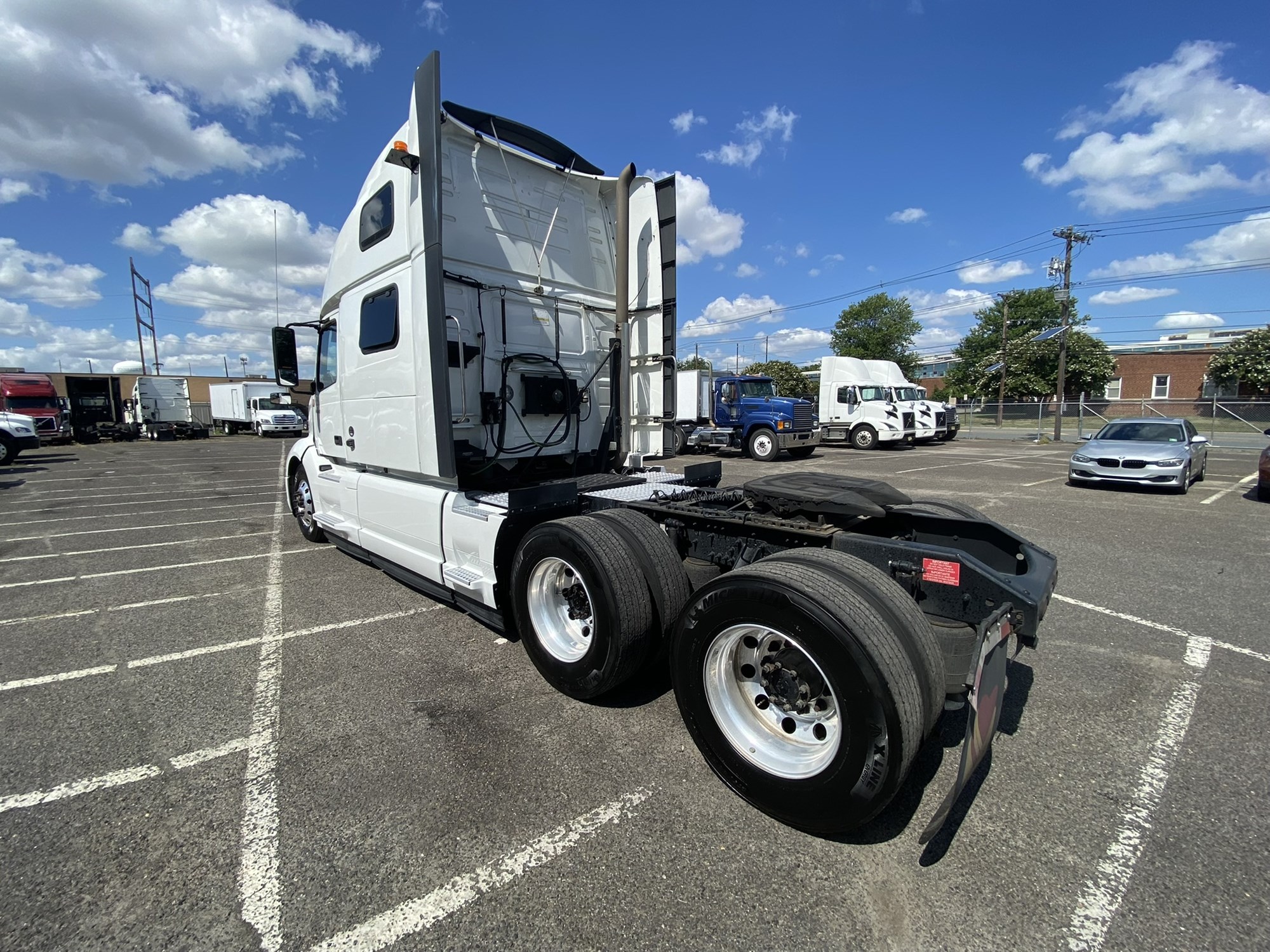 2023 VOLVO VNL860 - image 6 of 6