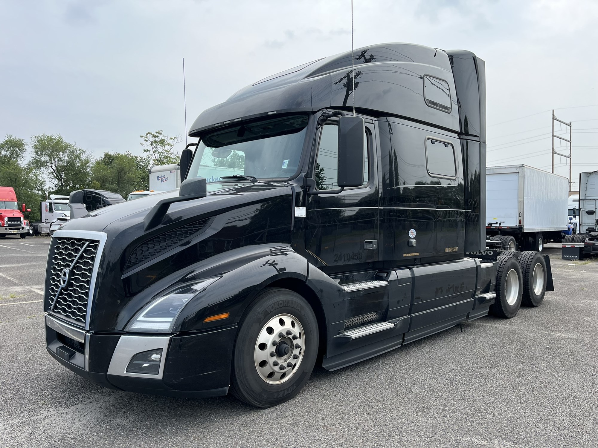 2024 VOLVO VNL860 - image 1 of 6