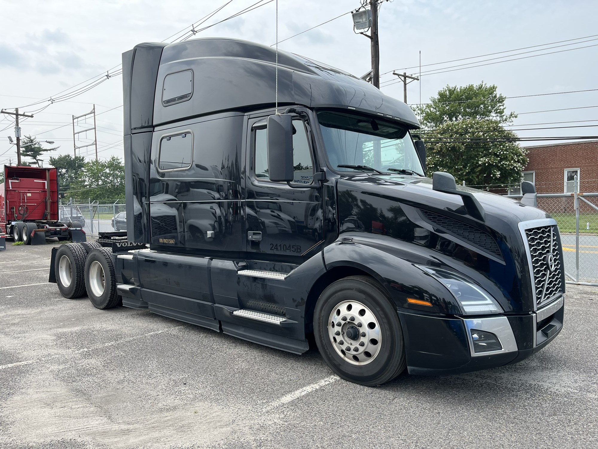2024 VOLVO VNL860 - image 3 of 6