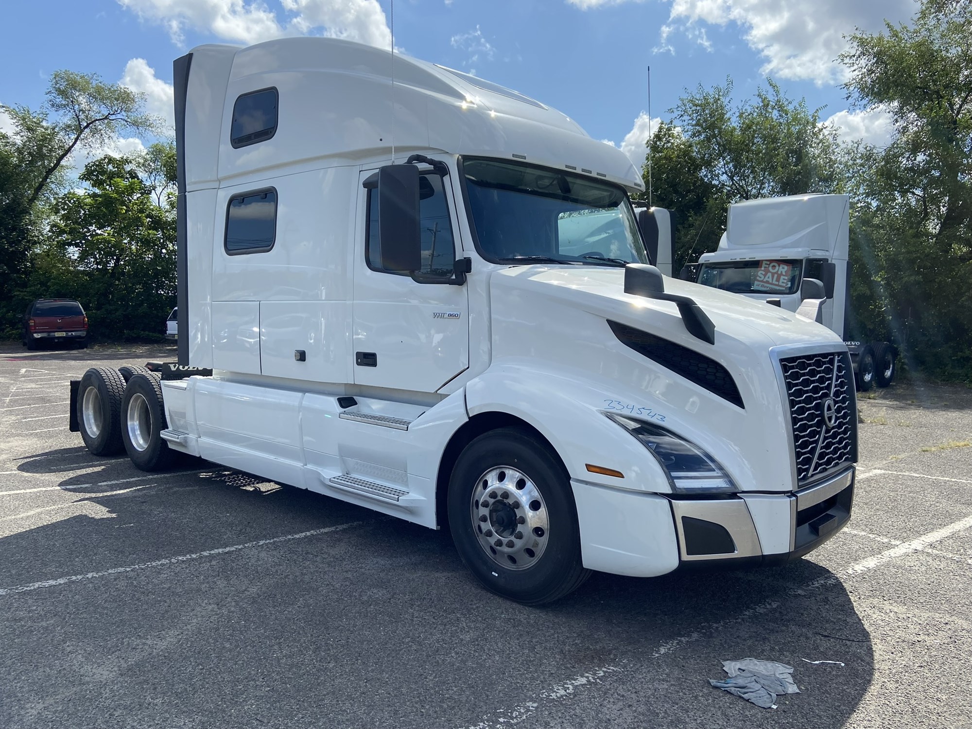 2023 VOLVO VNL860 - image 3 of 6