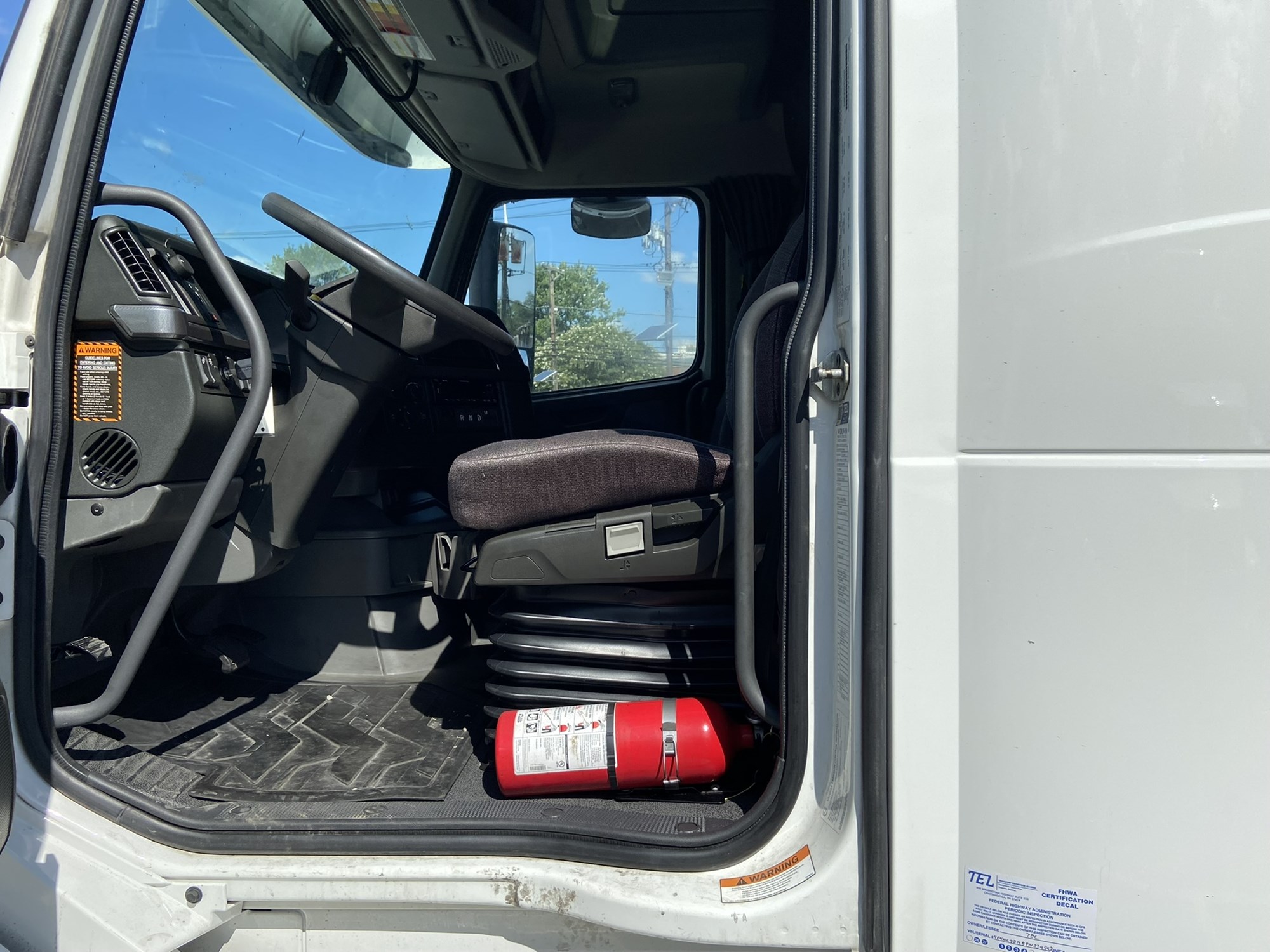 2023 VOLVO VNL860 - image 6 of 6