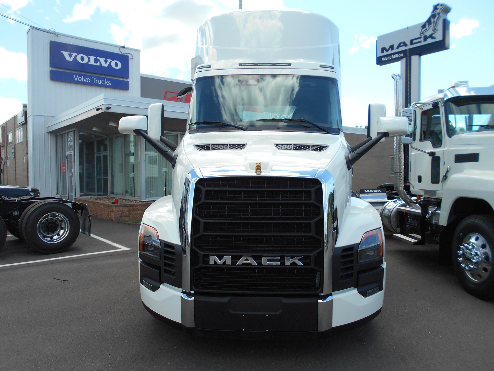 2026 MACK Pioneer - image 1 of 6