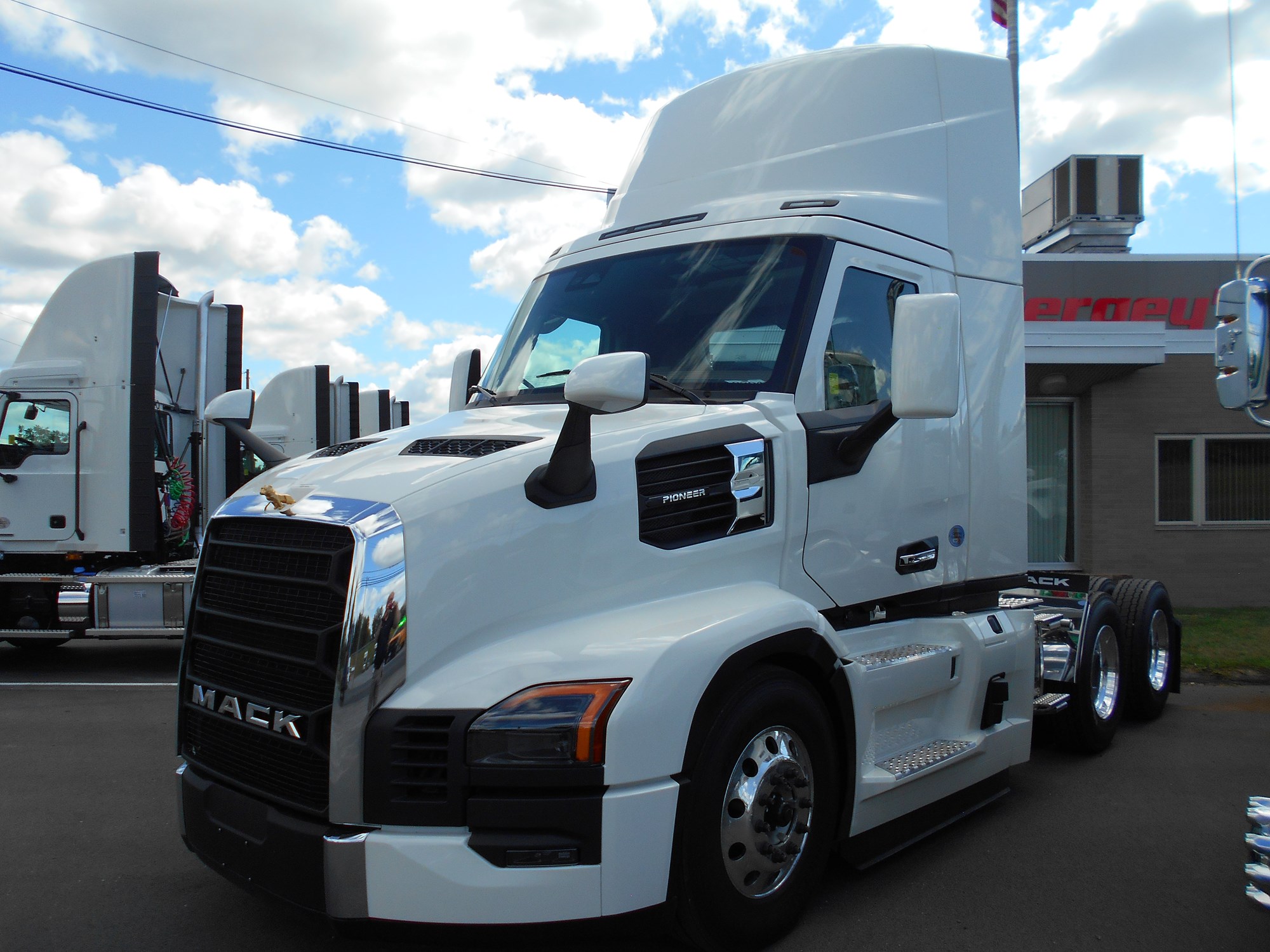 2026 MACK Pioneer - image 2 of 6