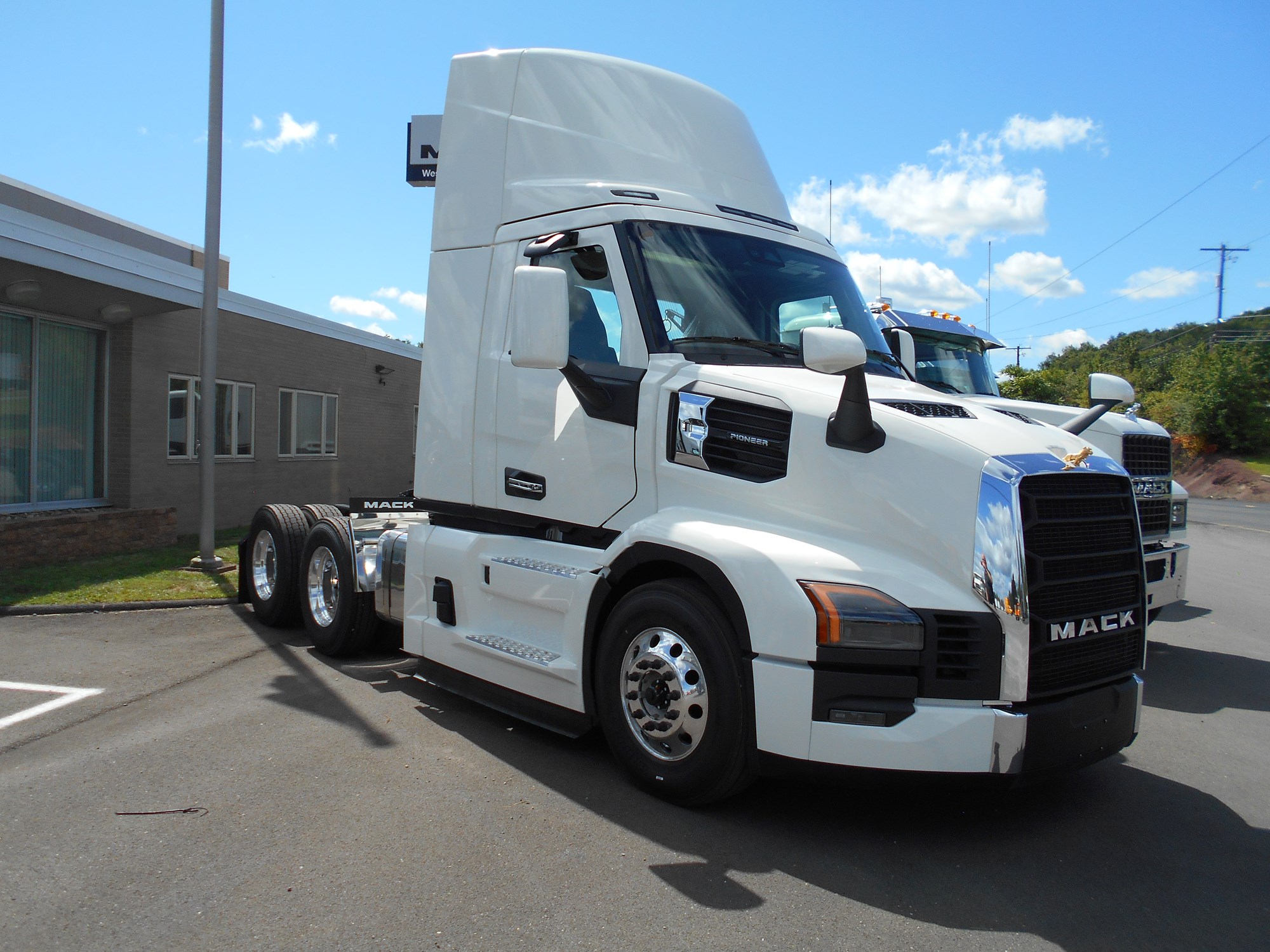2026 MACK Pioneer - image 5 of 6