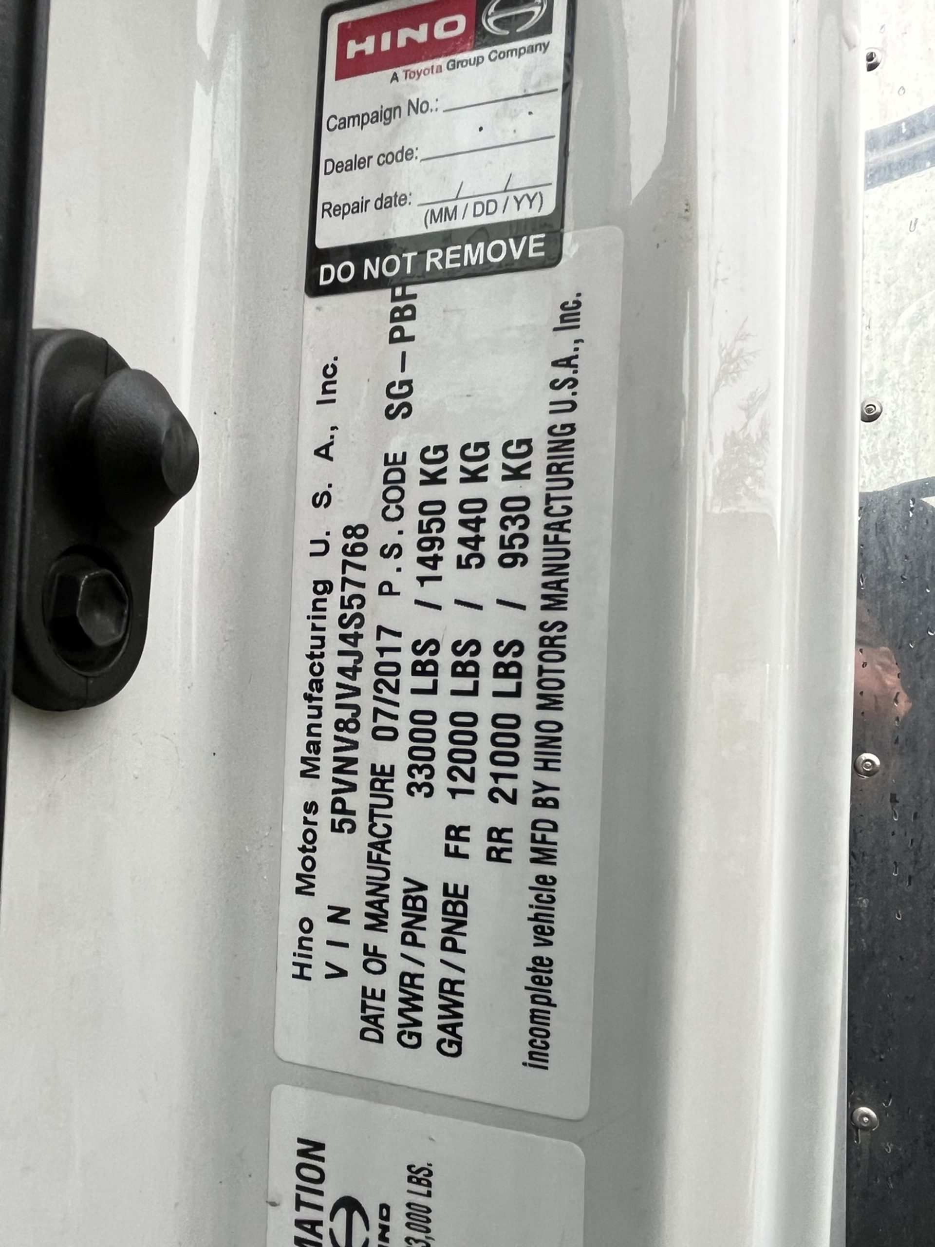 2018 HINO 338 - image 2 of 5