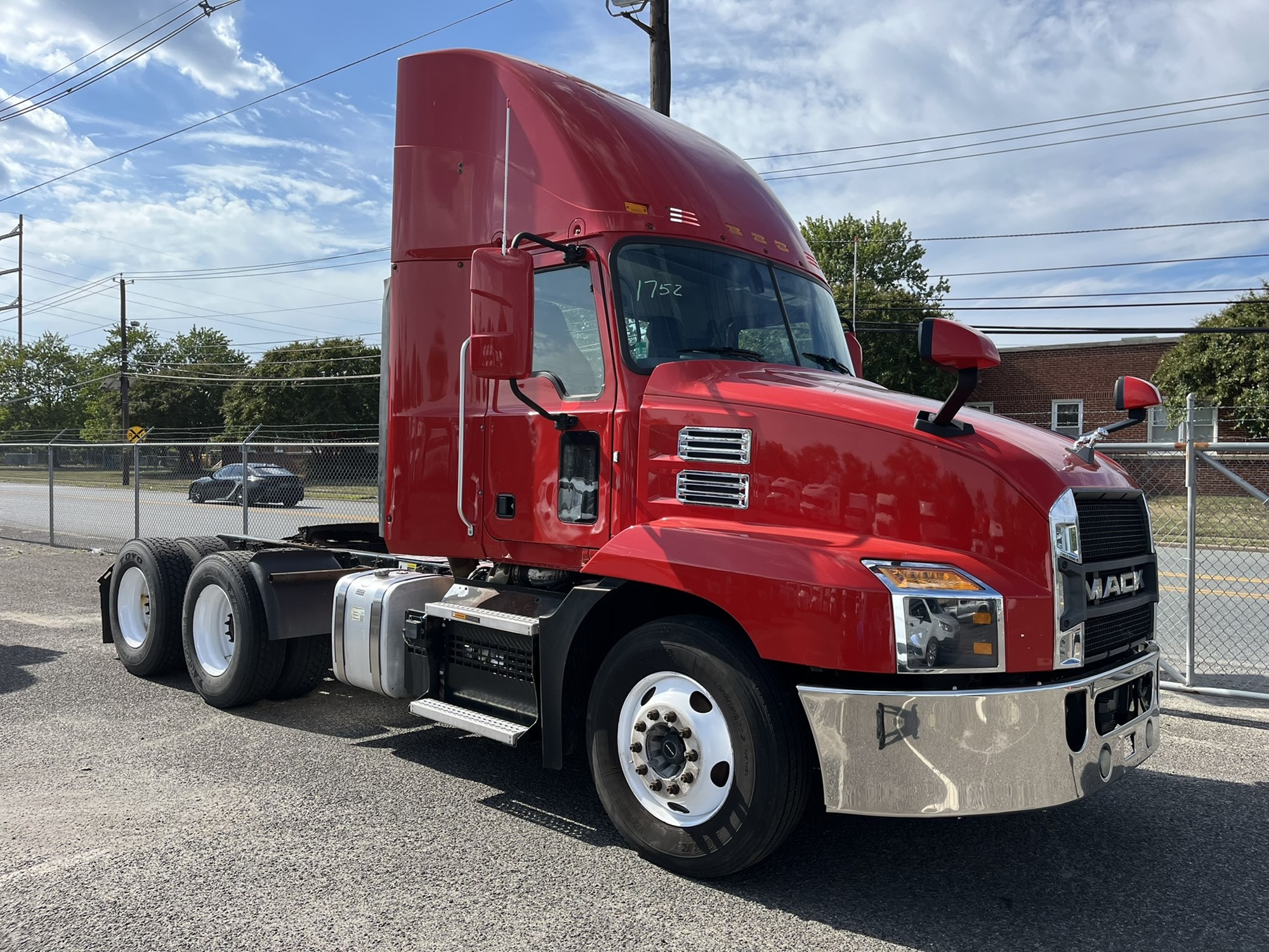 2020 MACK AN64T - image 3 of 6