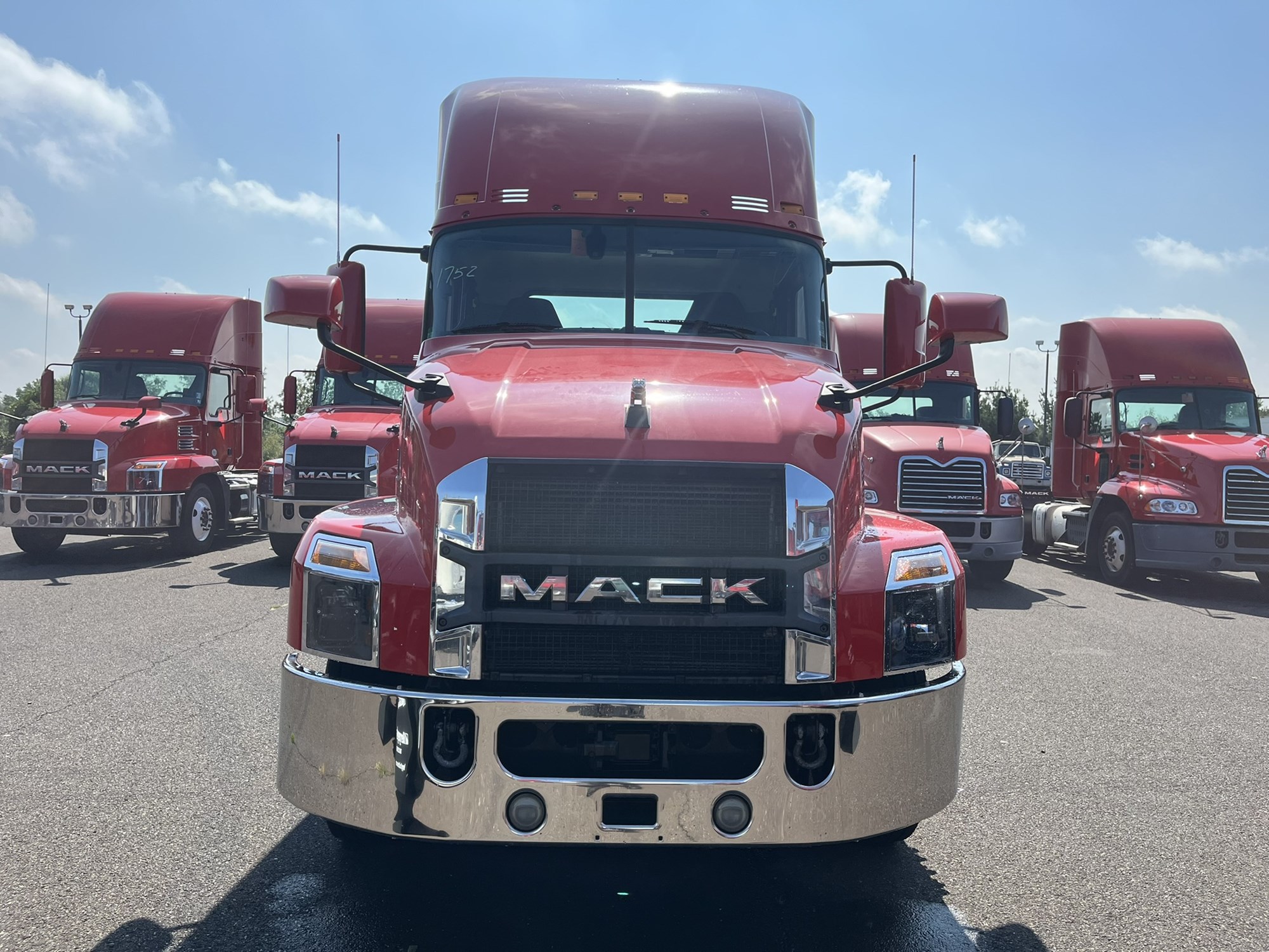 2020 MACK AN64T 2020 MACK AN64T - image 2 of 6