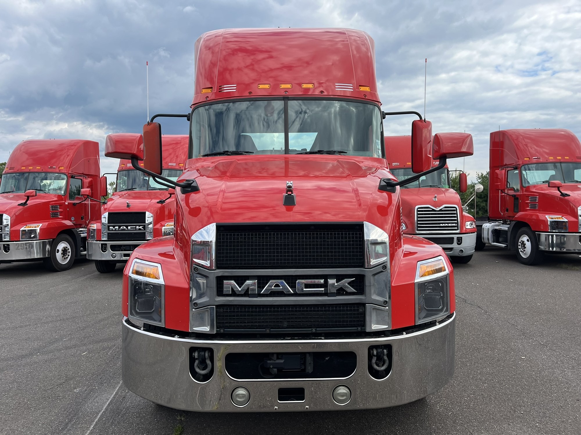 2020 MACK AN64T 2020 MACK AN64T - image 2 of 6