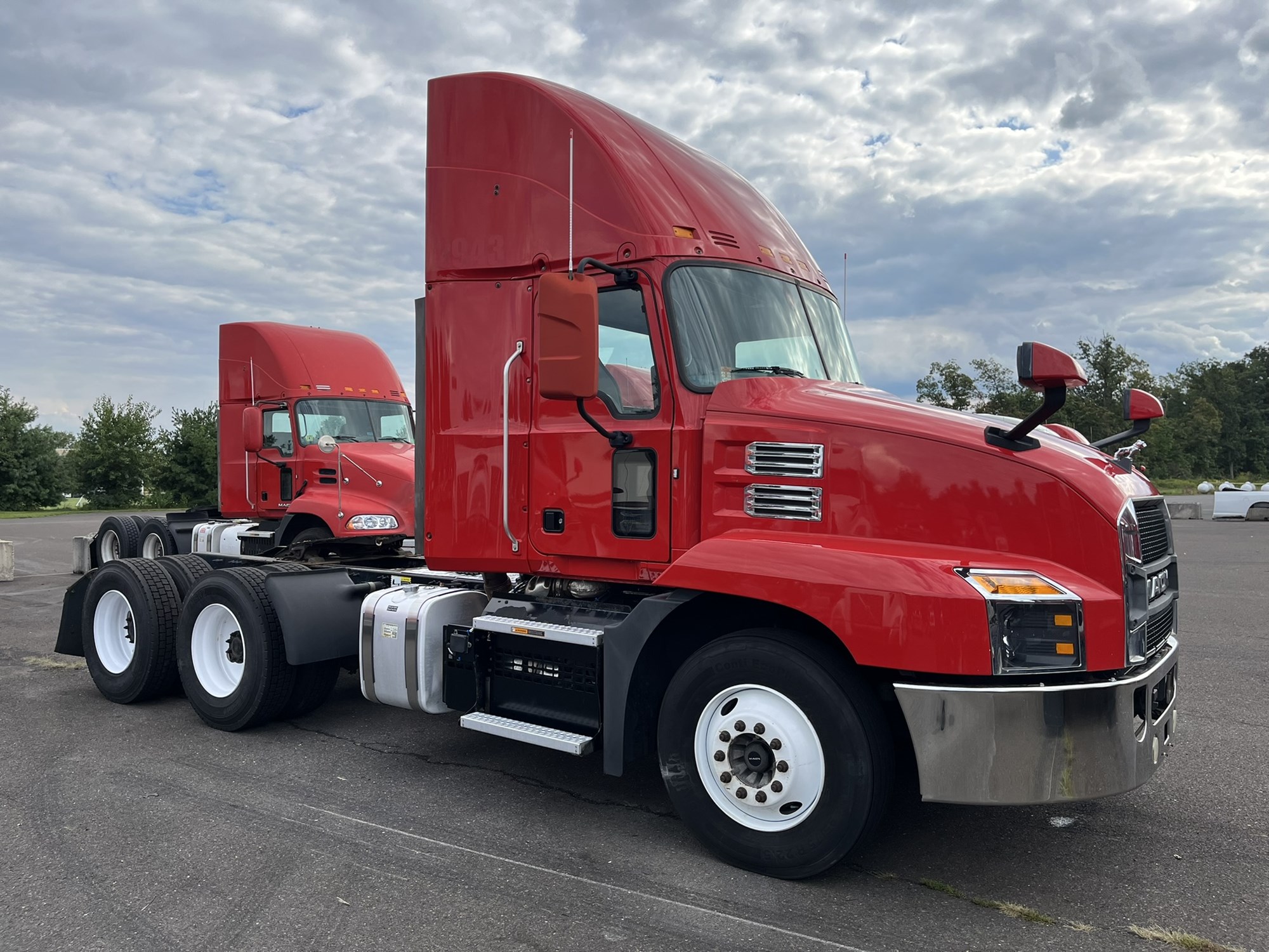 2020 MACK AN64T 2020 MACK AN64T - image 3 of 6
