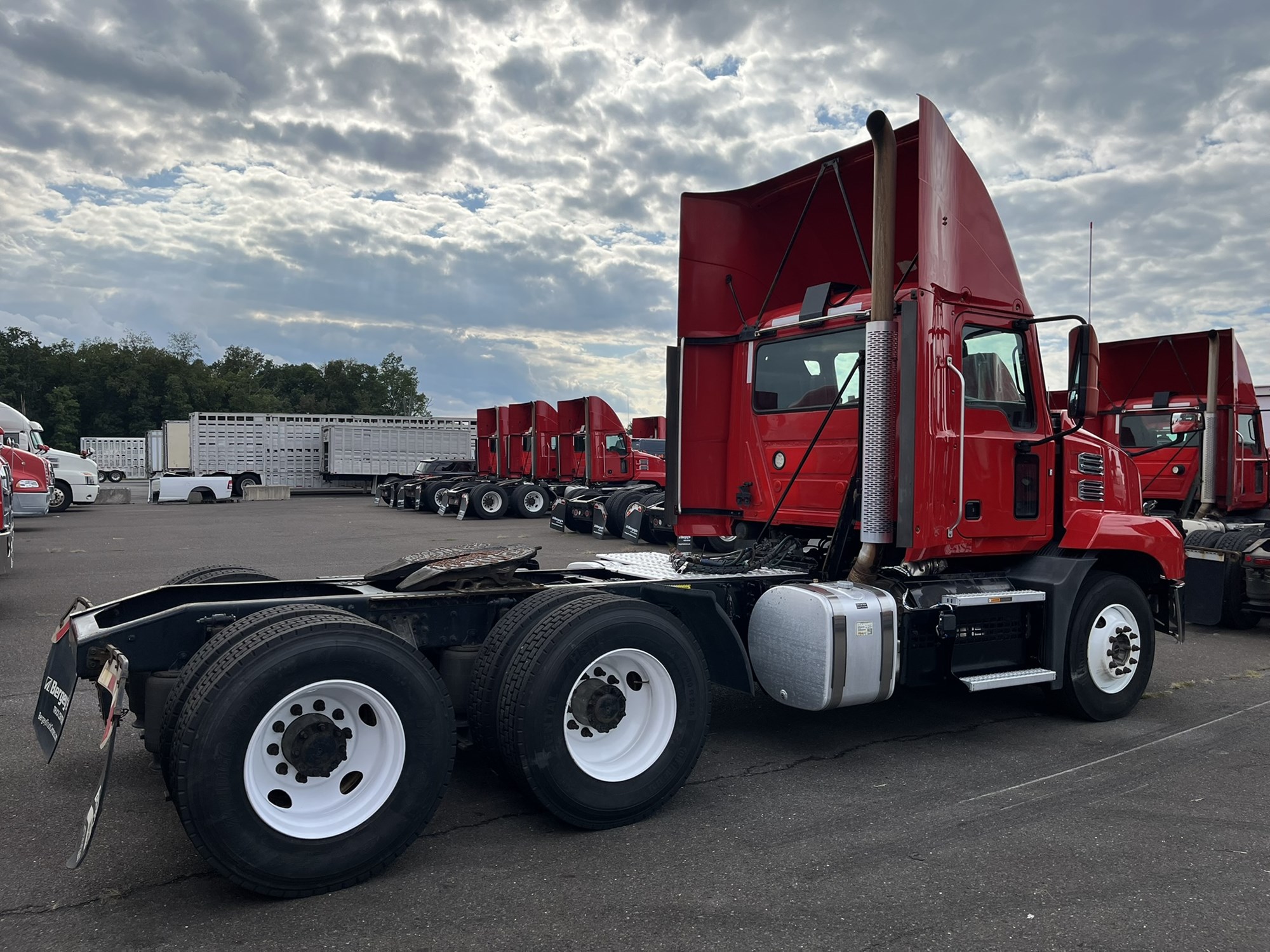 2020 MACK AN64T 2020 MACK AN64T - image 4 of 6