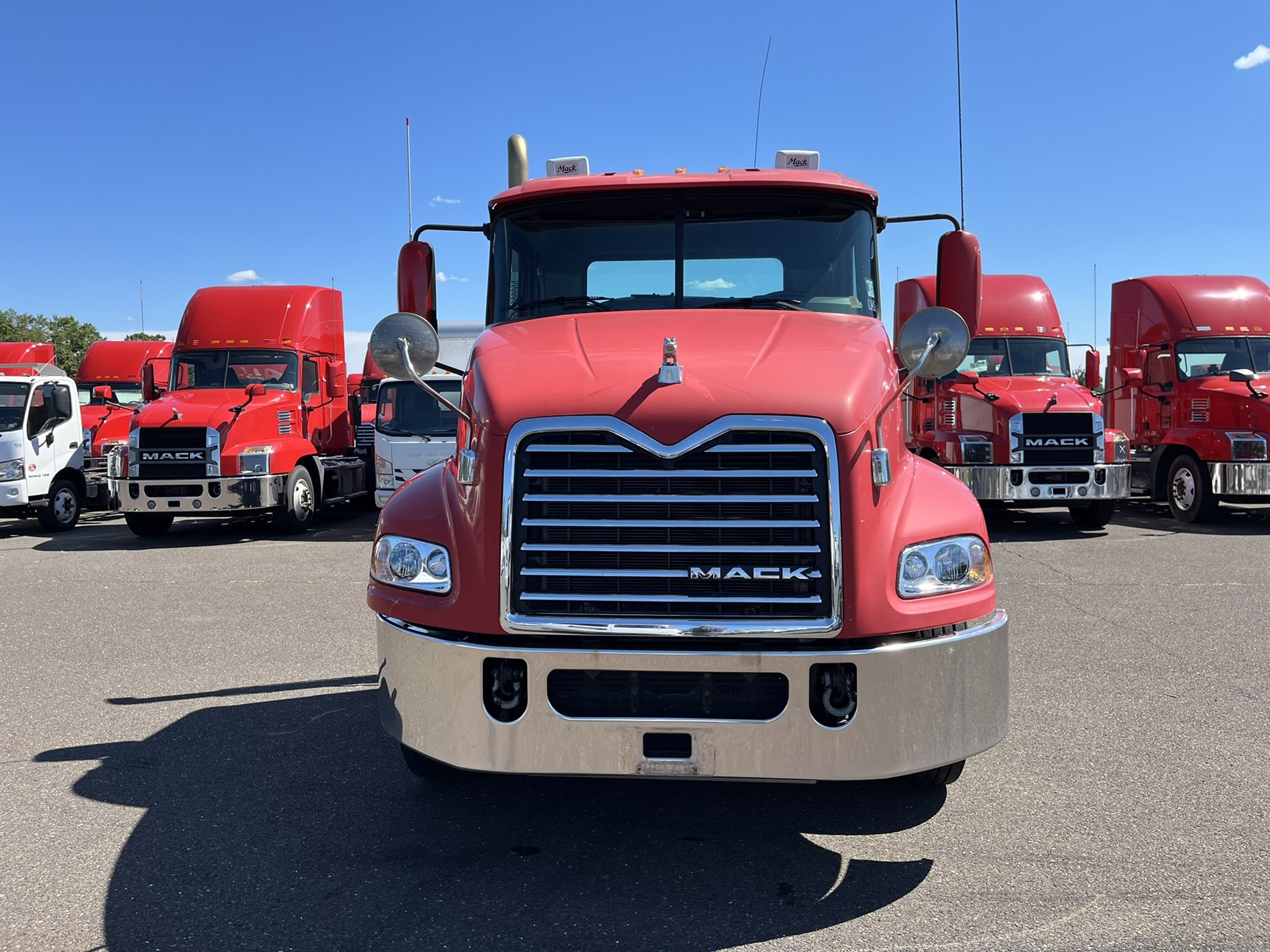 2015 MACK CXU613 - image 2 of 6