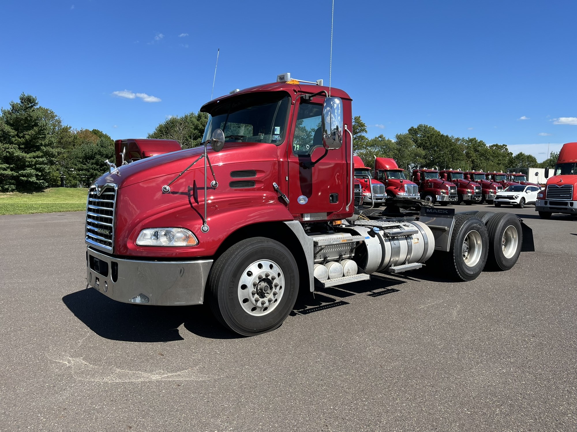 2018 MACK CXU613 - image 1 of 6