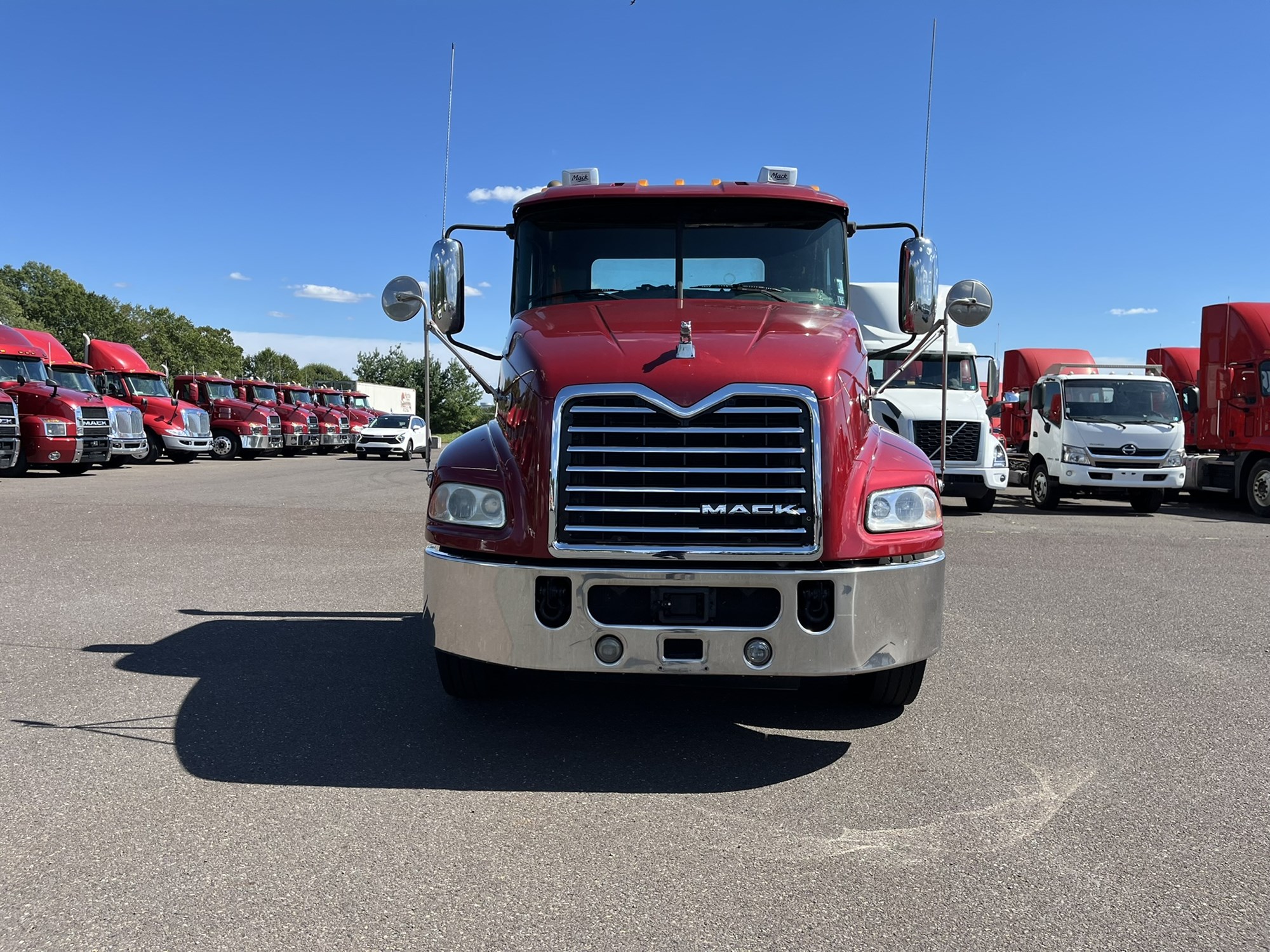 2018 MACK CXU613 - image 2 of 6