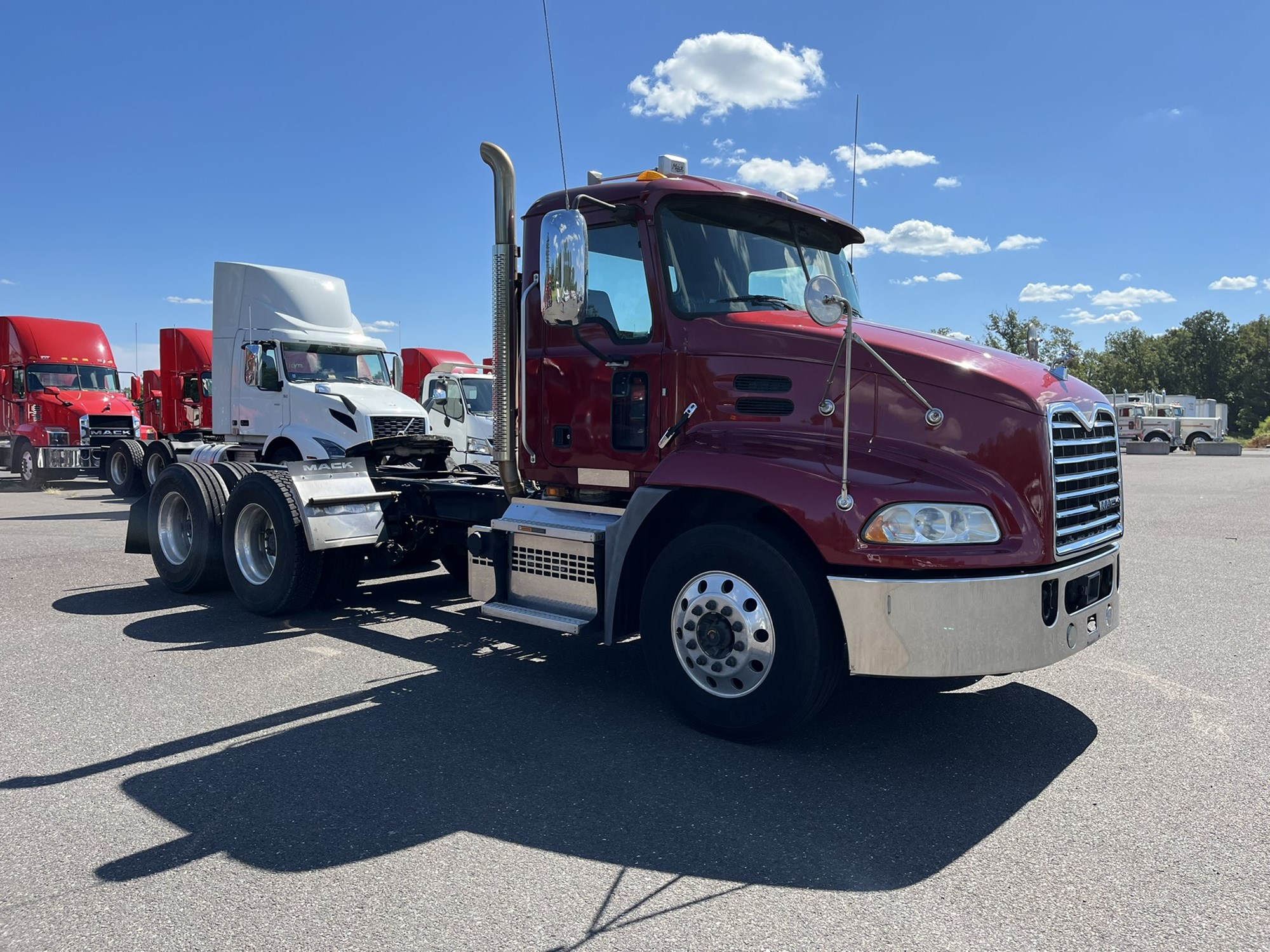 2018 MACK CXU613 - image 3 of 6