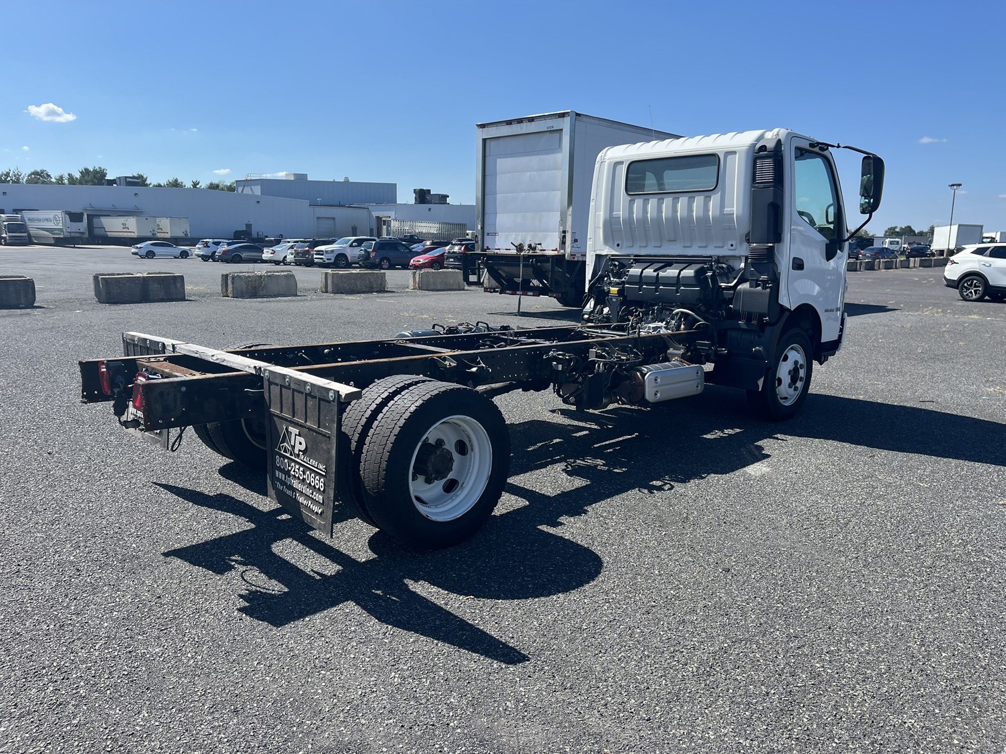 2019 HINO 195 - image 4 of 6