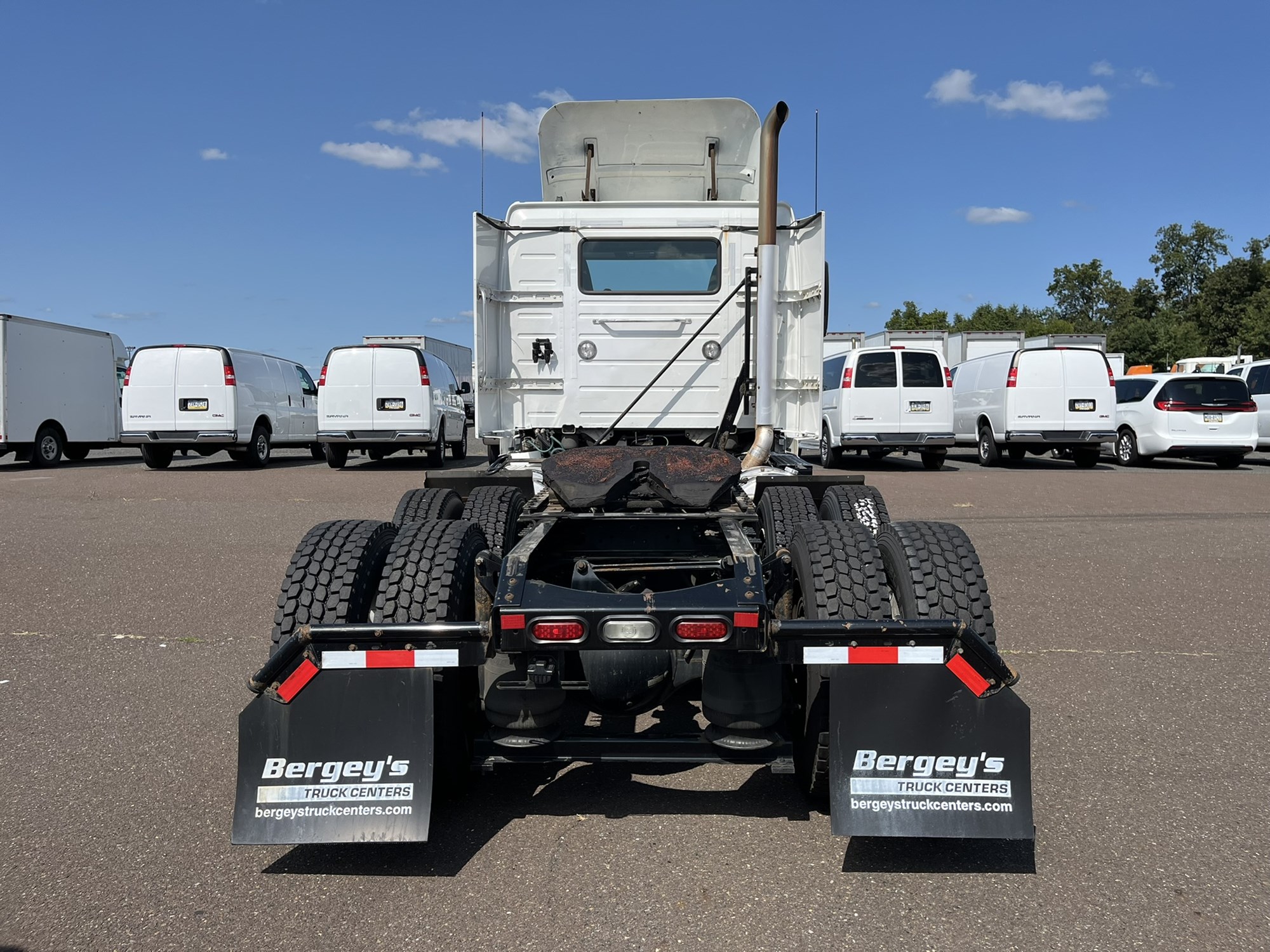 2019 VOLVO VNR64T300 - image 5 of 6