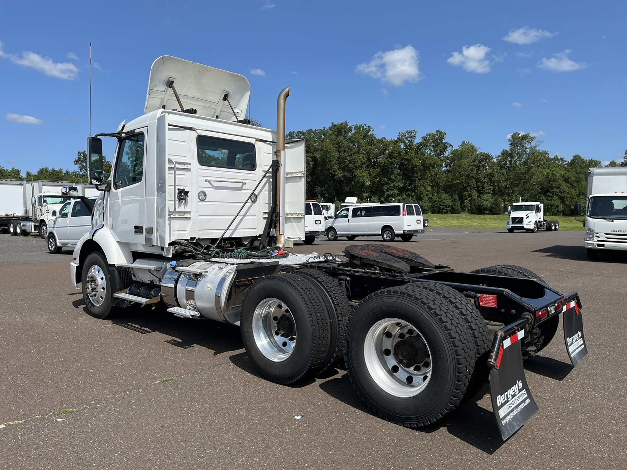 2019 VOLVO VNR64T300 - image 6 of 6