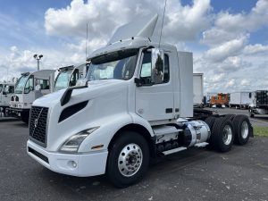 2019 VOLVO VNR64T300 1000589-01
