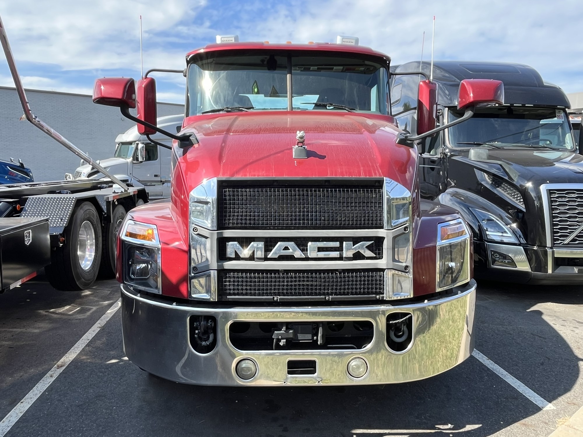 2020 MACK AN62T - image 2 of 6