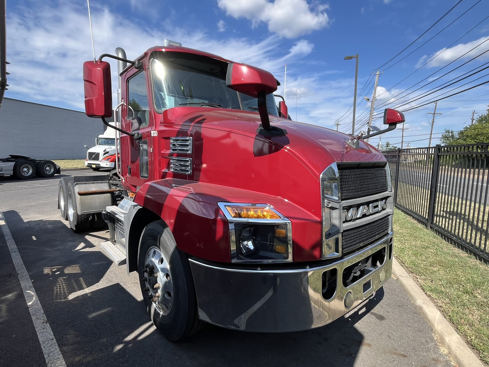 2020 MACK AN62T - image 3 of 6