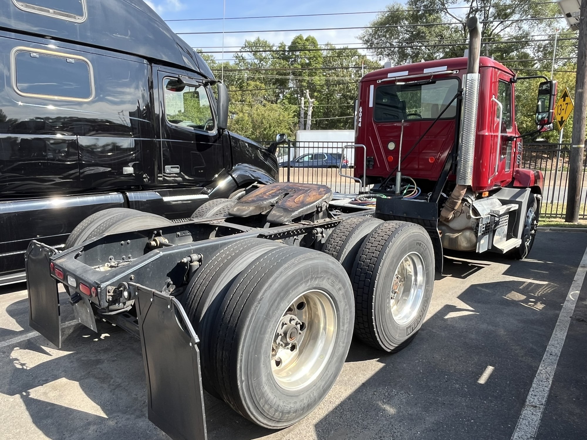 2020 MACK AN62T - image 4 of 6